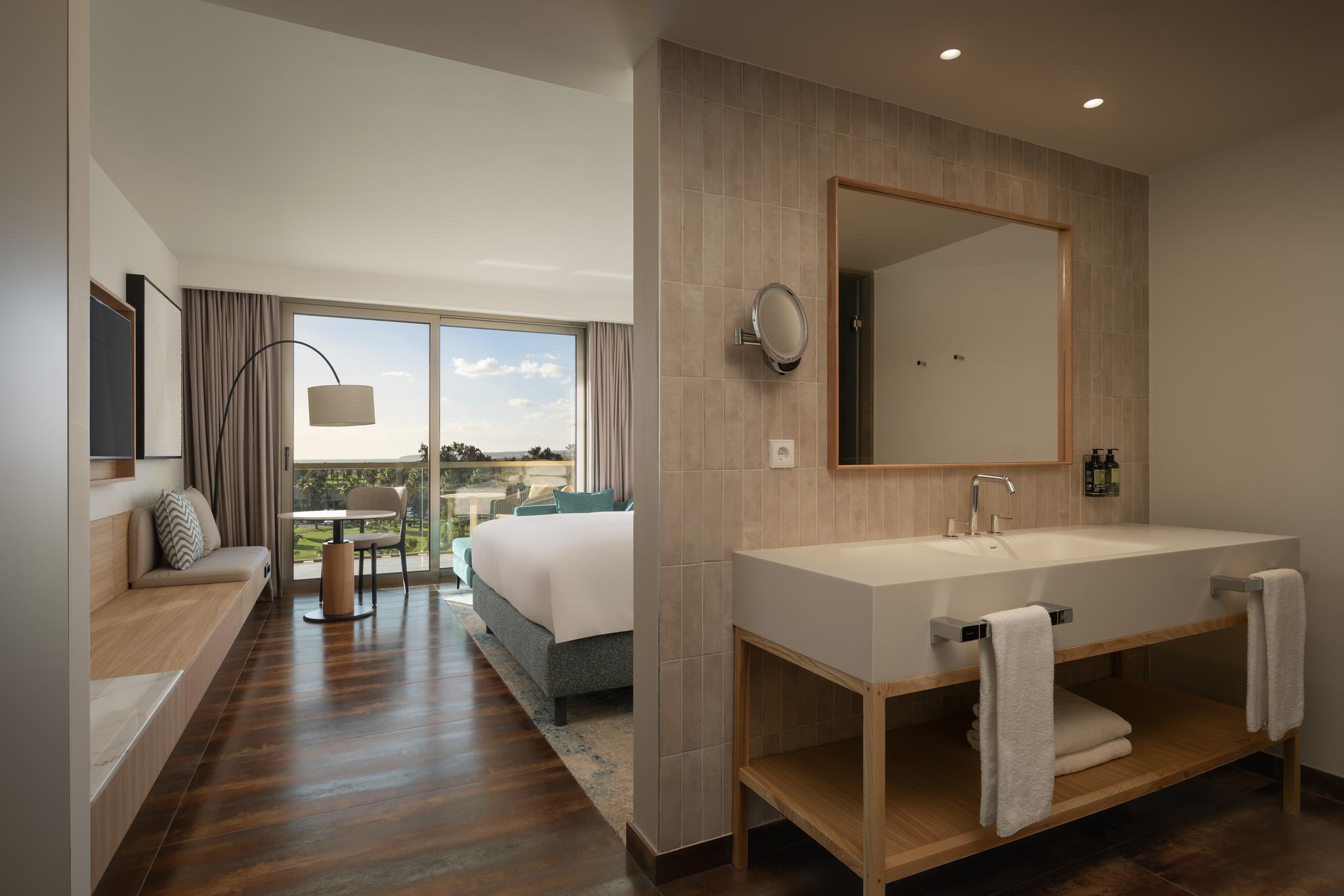Double room with bathroom and balcony