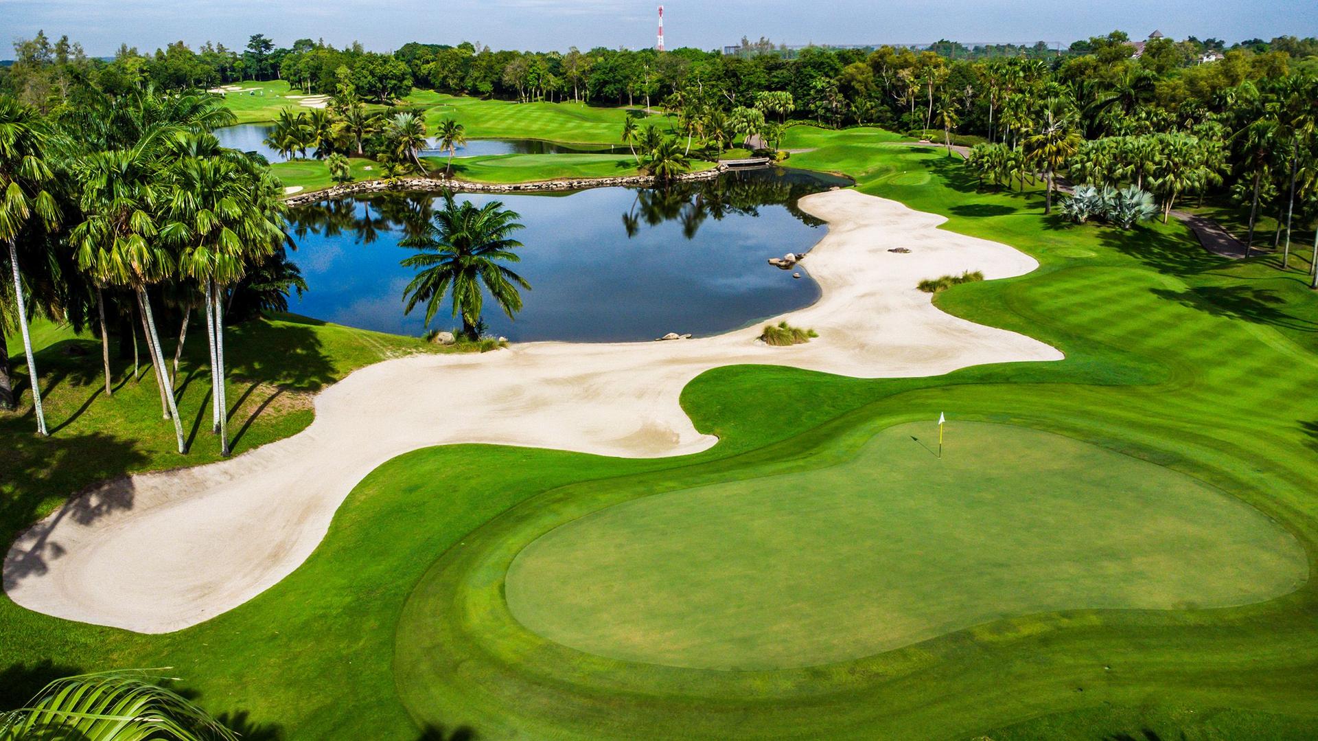 Overhead view of Alpine Golf