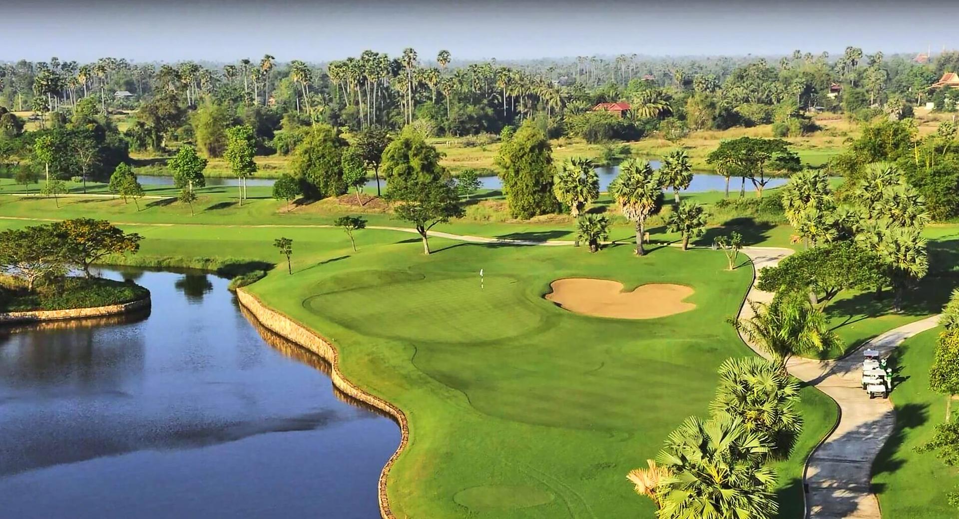 Over head view of a green with a large water hazard in front