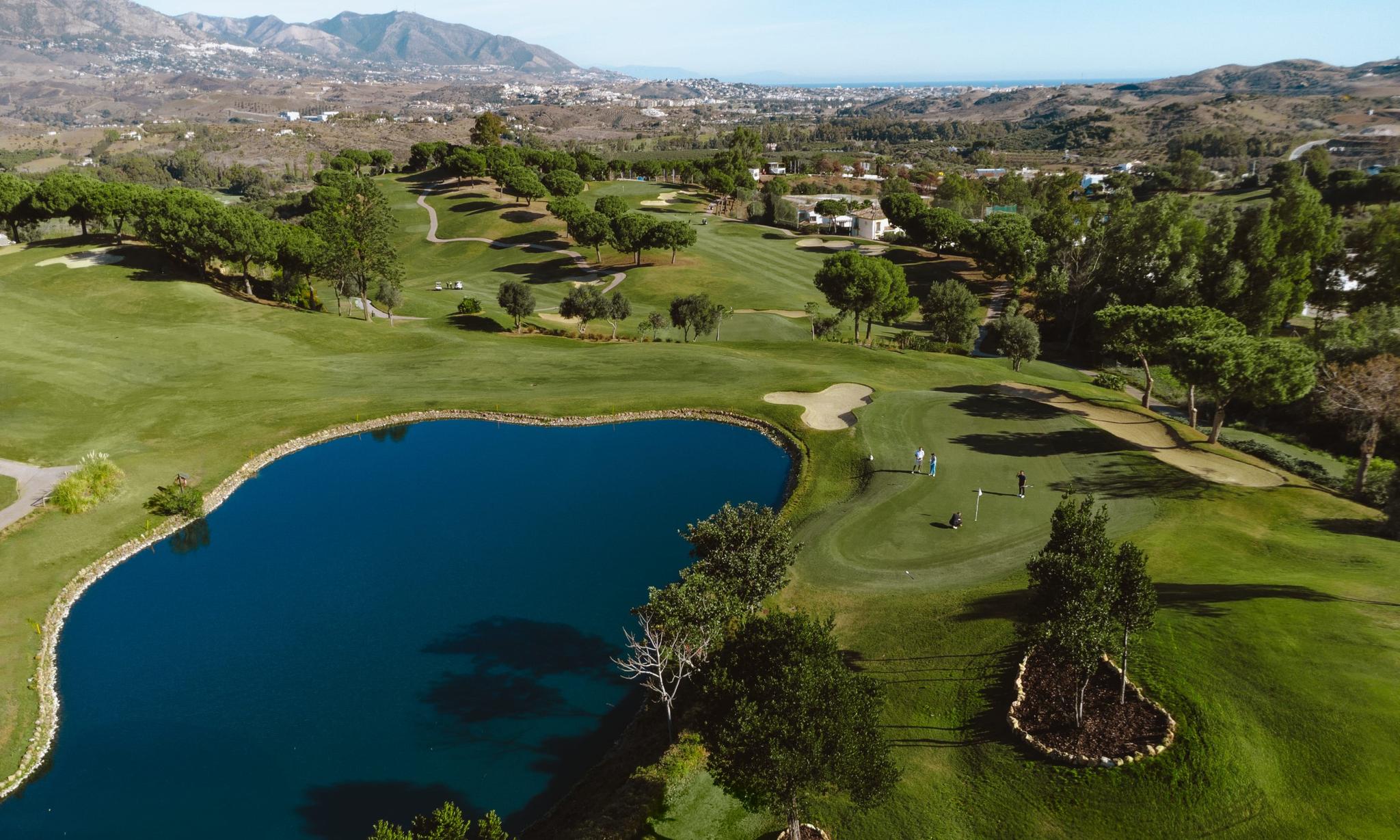 Aerial view of green with two greenside bunkers and water hazard