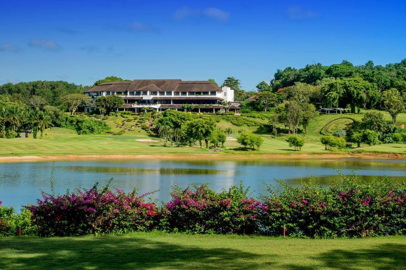 The Blue Canyon Country Clubhouse overlooking the course