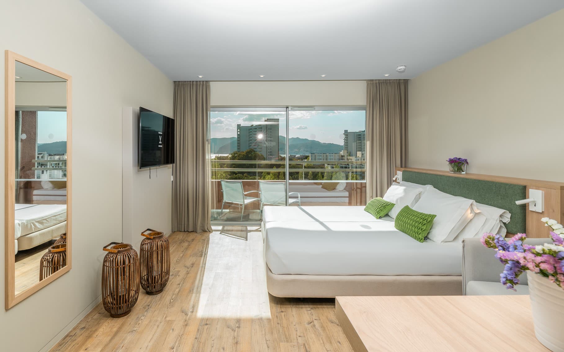 two twin beds in a Twin / Double Room with a balcony