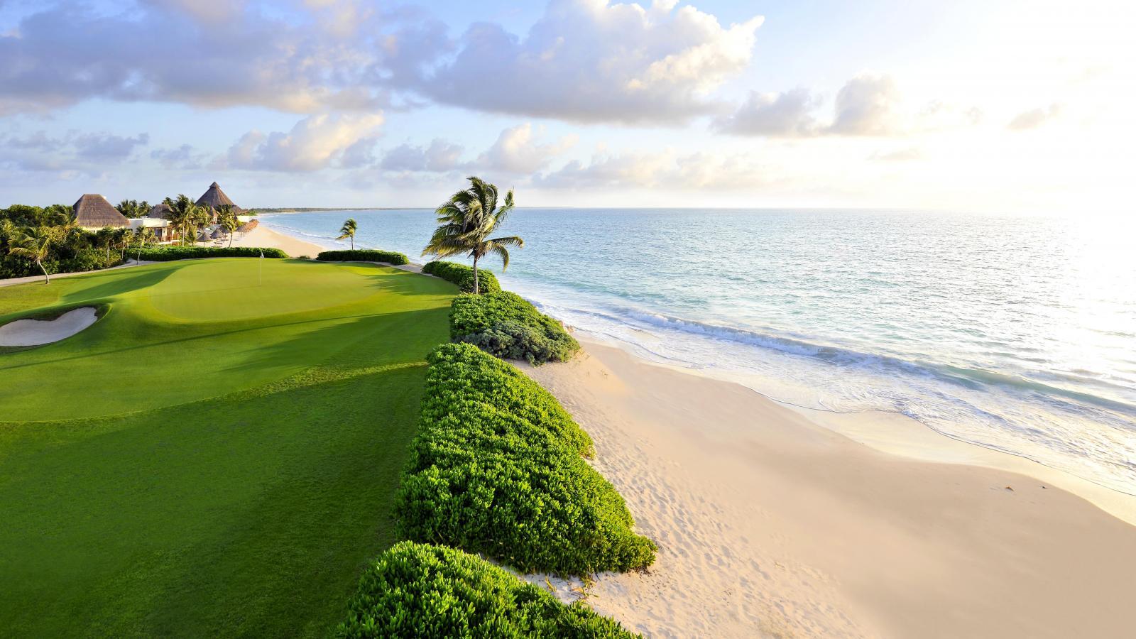 A smooth green placed just next to the beach for lovely sea views
