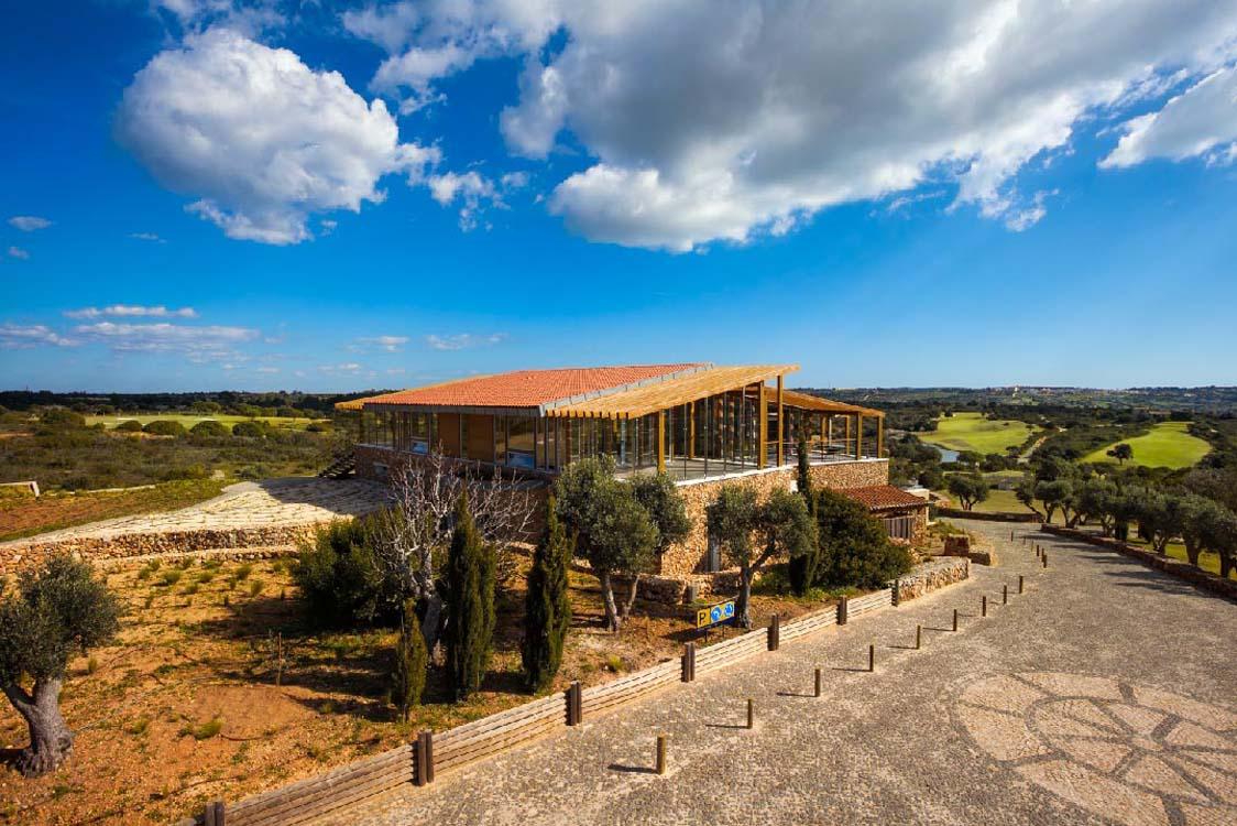 Espiche clubhouse