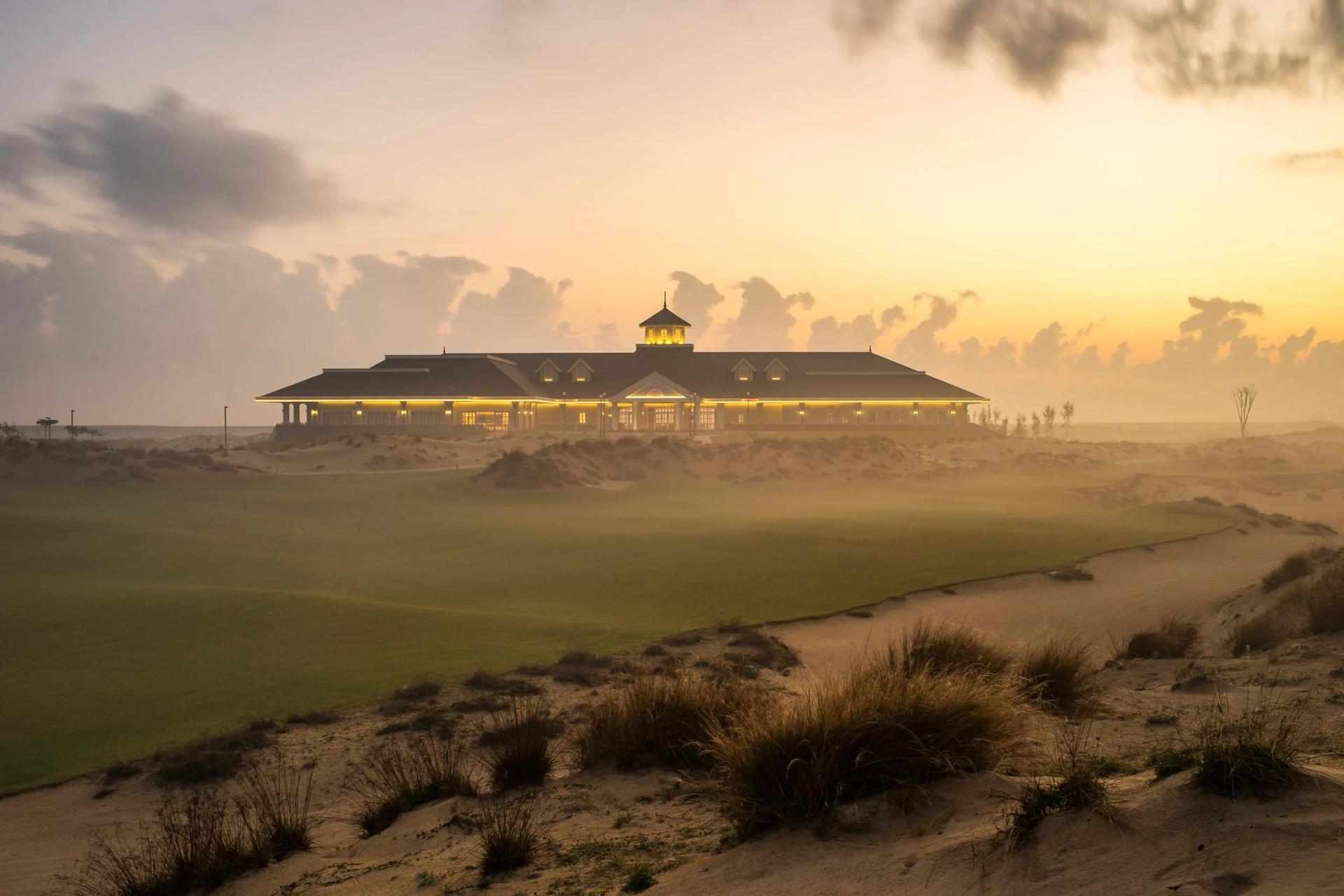 Hoiana Shores clubhouse at dusk
