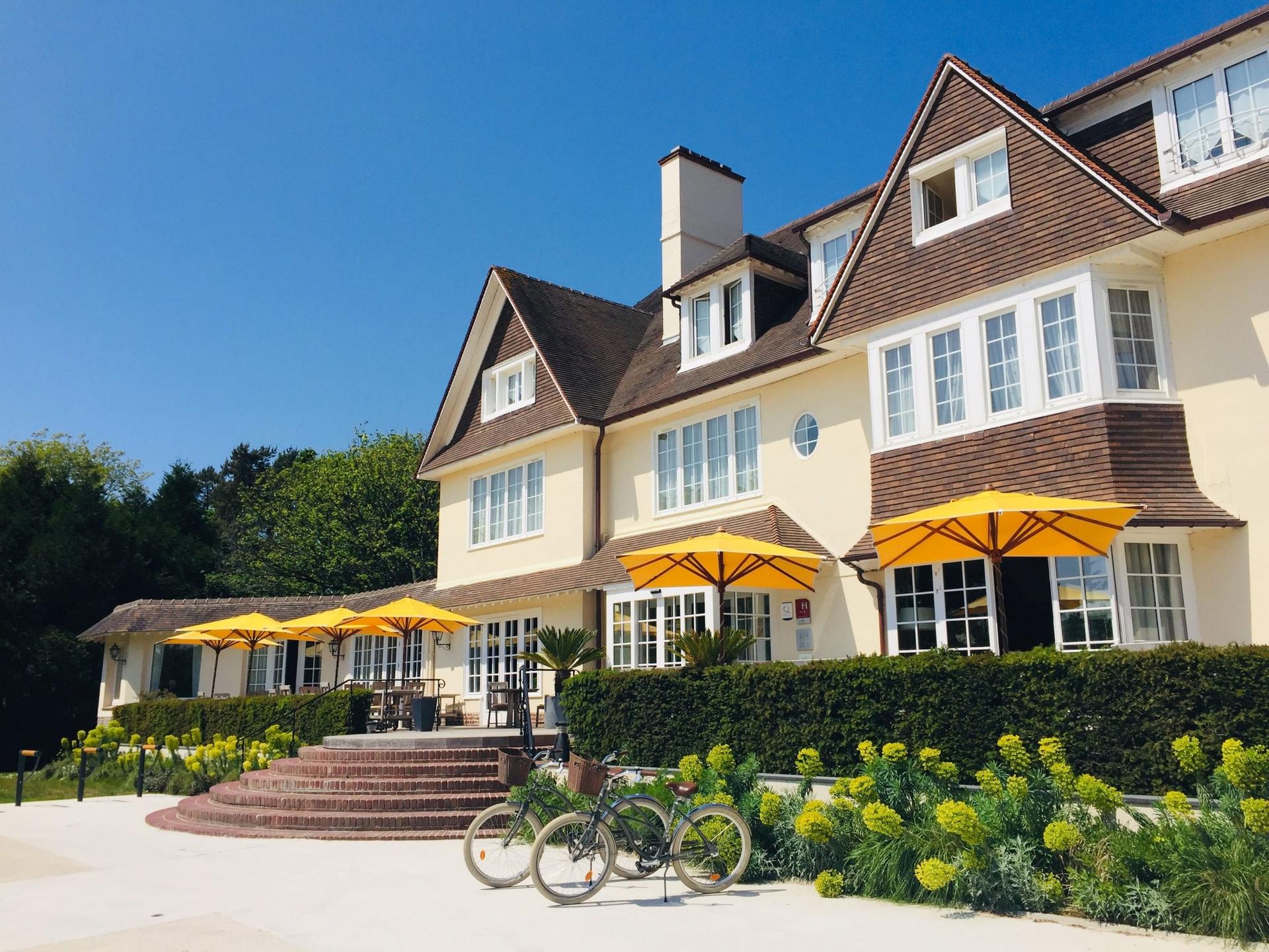 Front entrance of Le Manoir Hotel