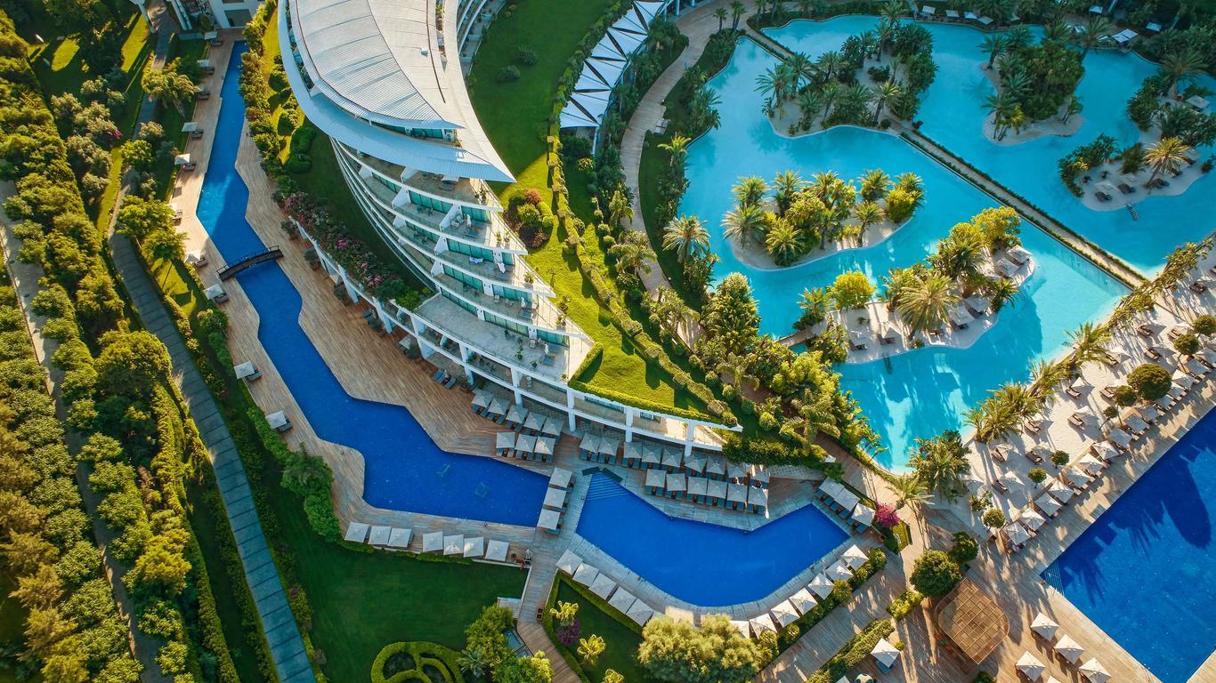 Bird's eye view of the outdoor swimming pool area