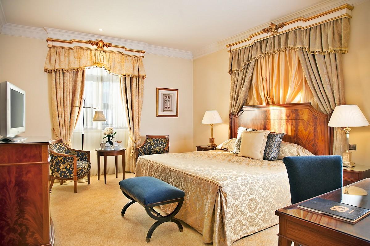 Double bed in a Double Room