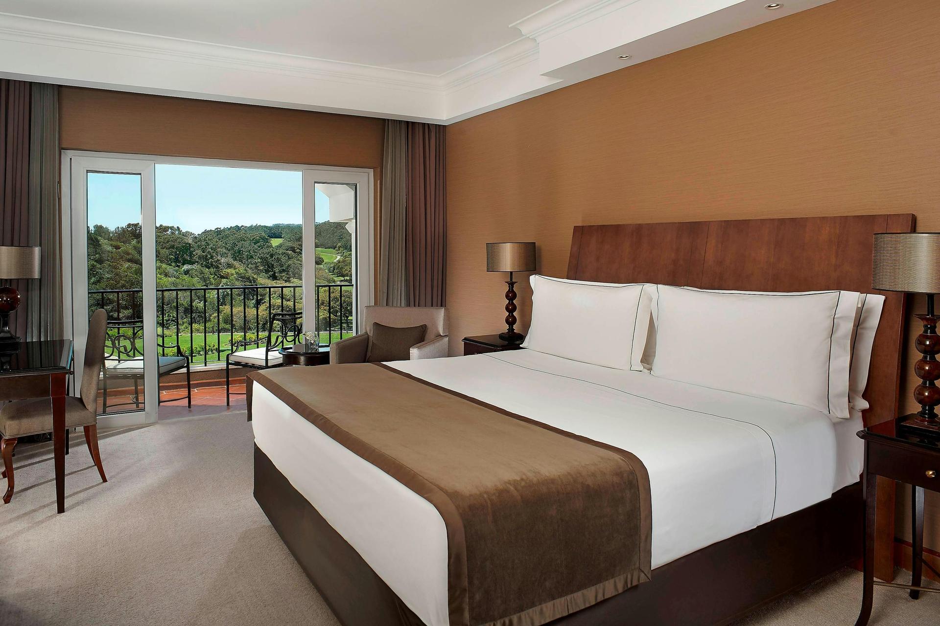 Double bed with a balcony in a Double Room