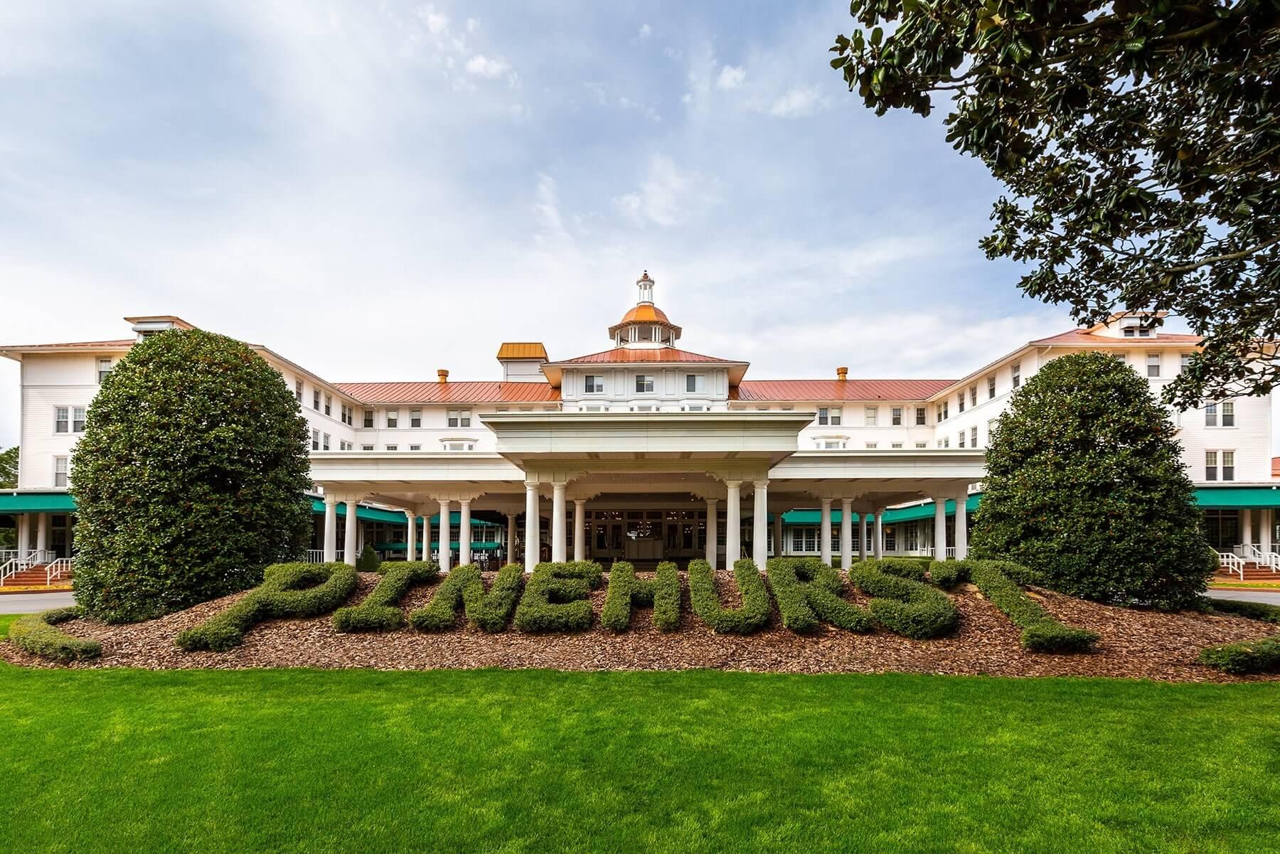 The Pinehurst name sculpted into a bush at the front entrance