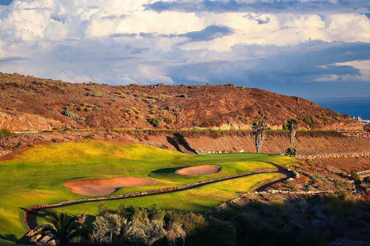 Tight, undulating fairway next to the cliffside