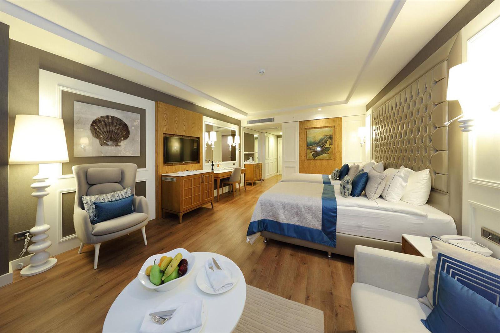 Two twin beds with lounge area in a Twin / Double Room