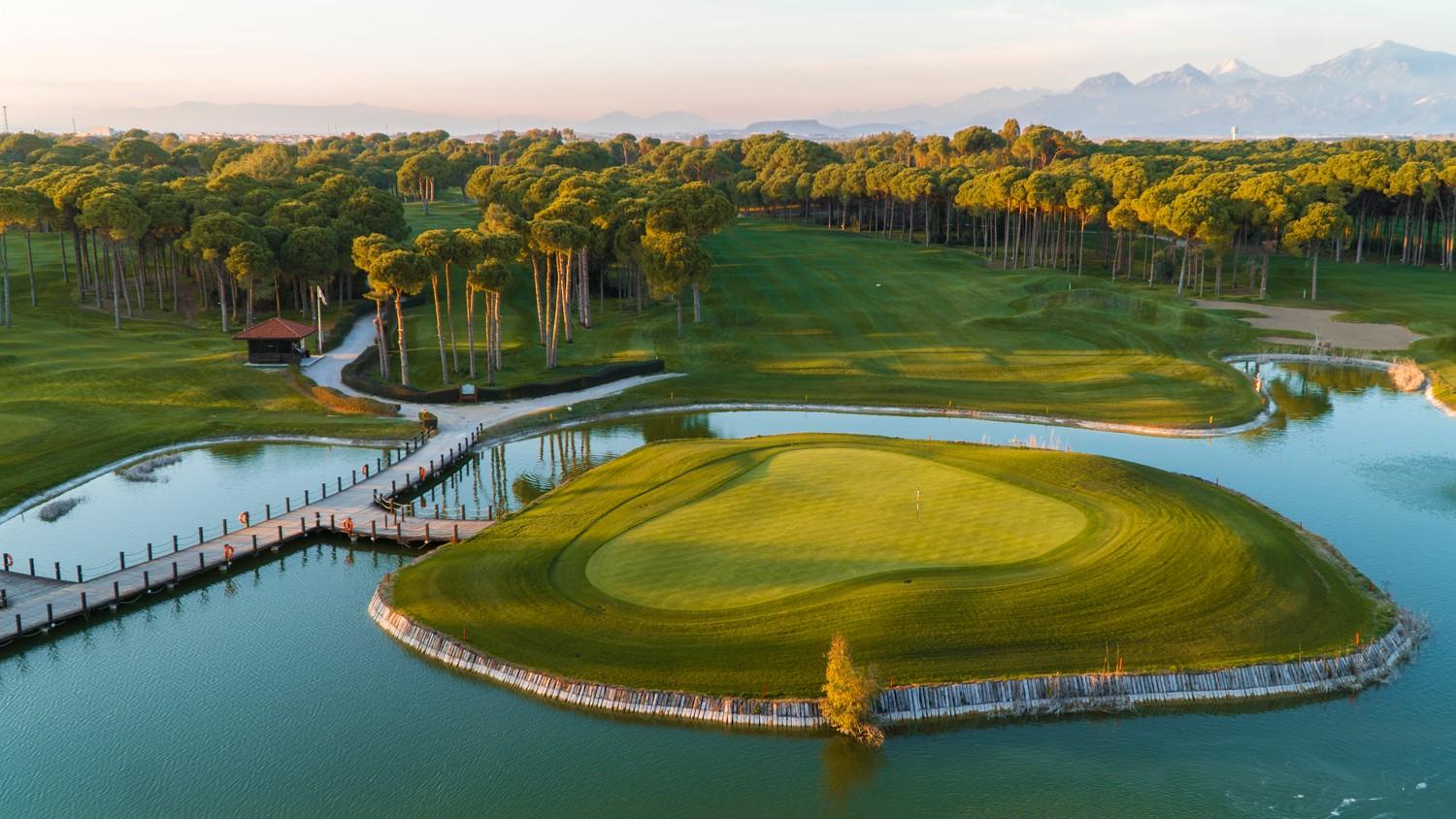 Island green on the Sueno Pines Course
