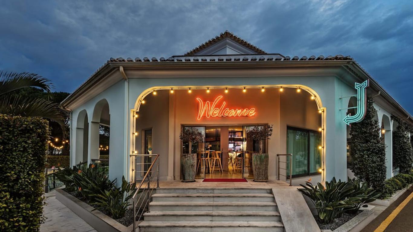 Welcome sign at the front of the hotel