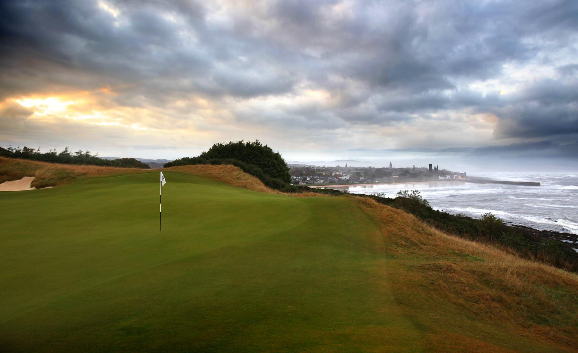 Green at the Castle Course overlooking the ocean