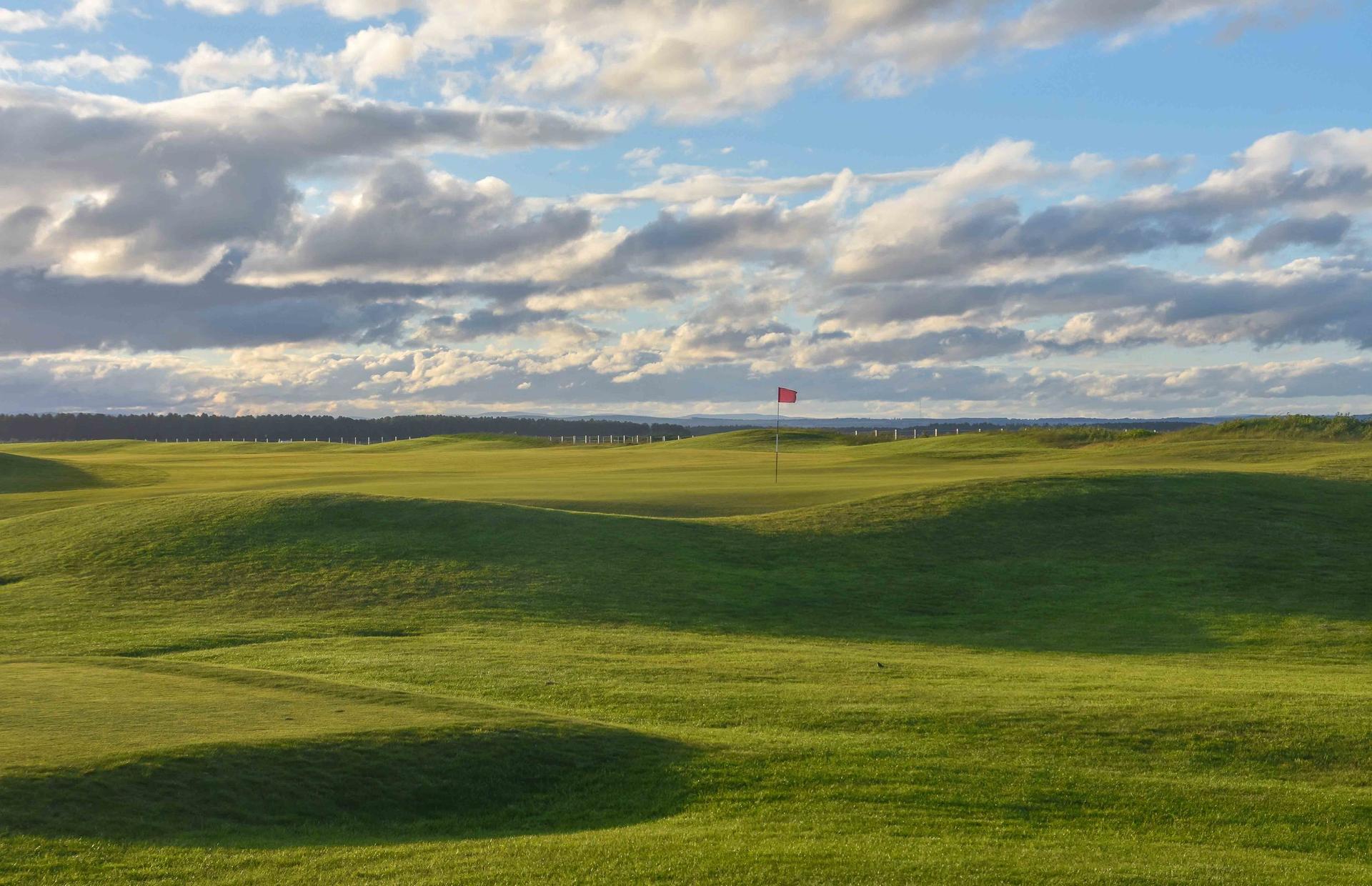 Undulating fairway leading to the green at the Jubille Course