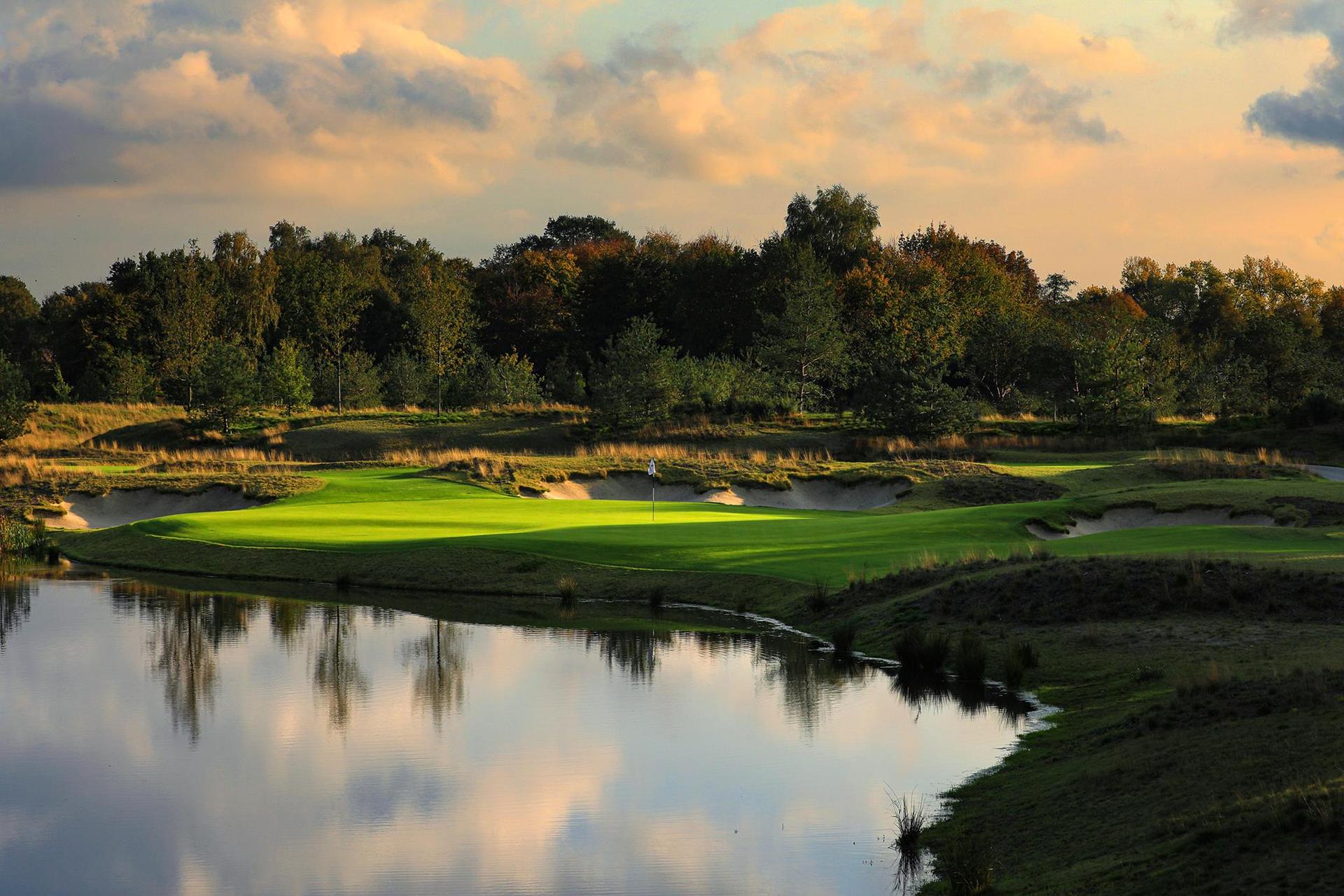 A smooth green sandwiched between a deep sand bunker and a large water hazard