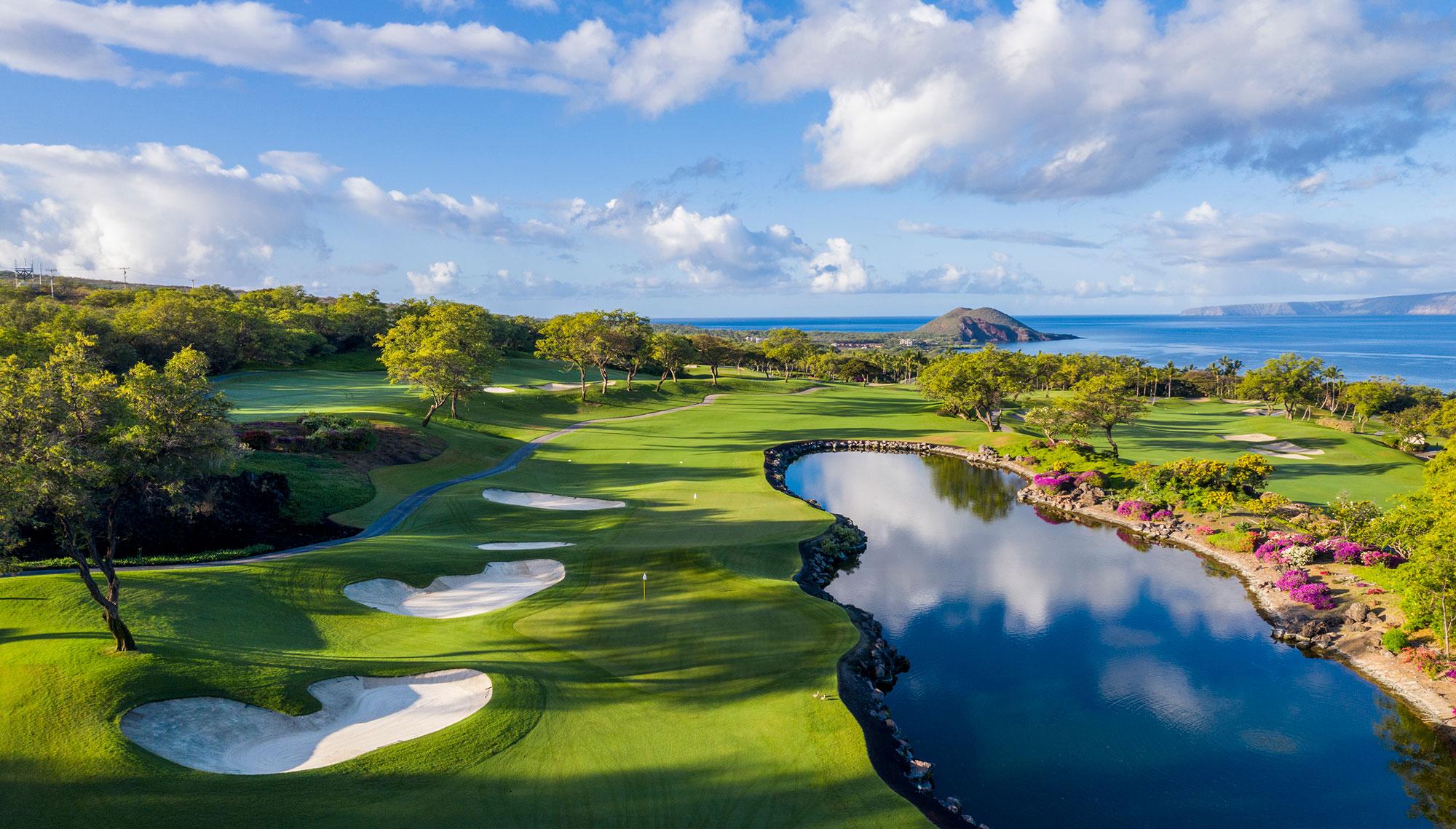 Green with large water hazard alongside