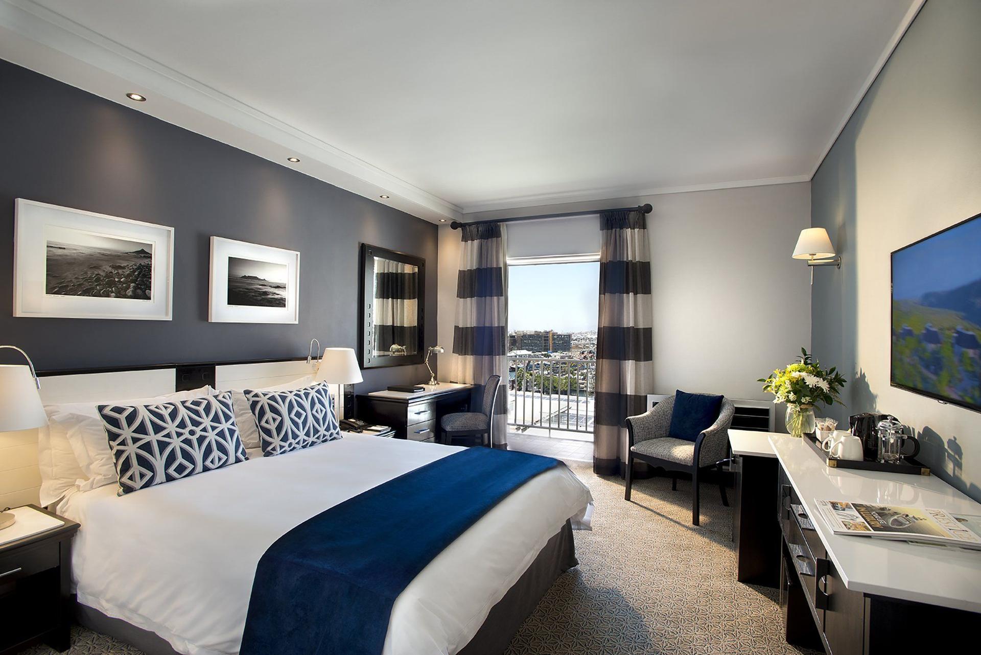 Double bed suite at Commodore Hotel