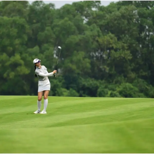 women-golf
