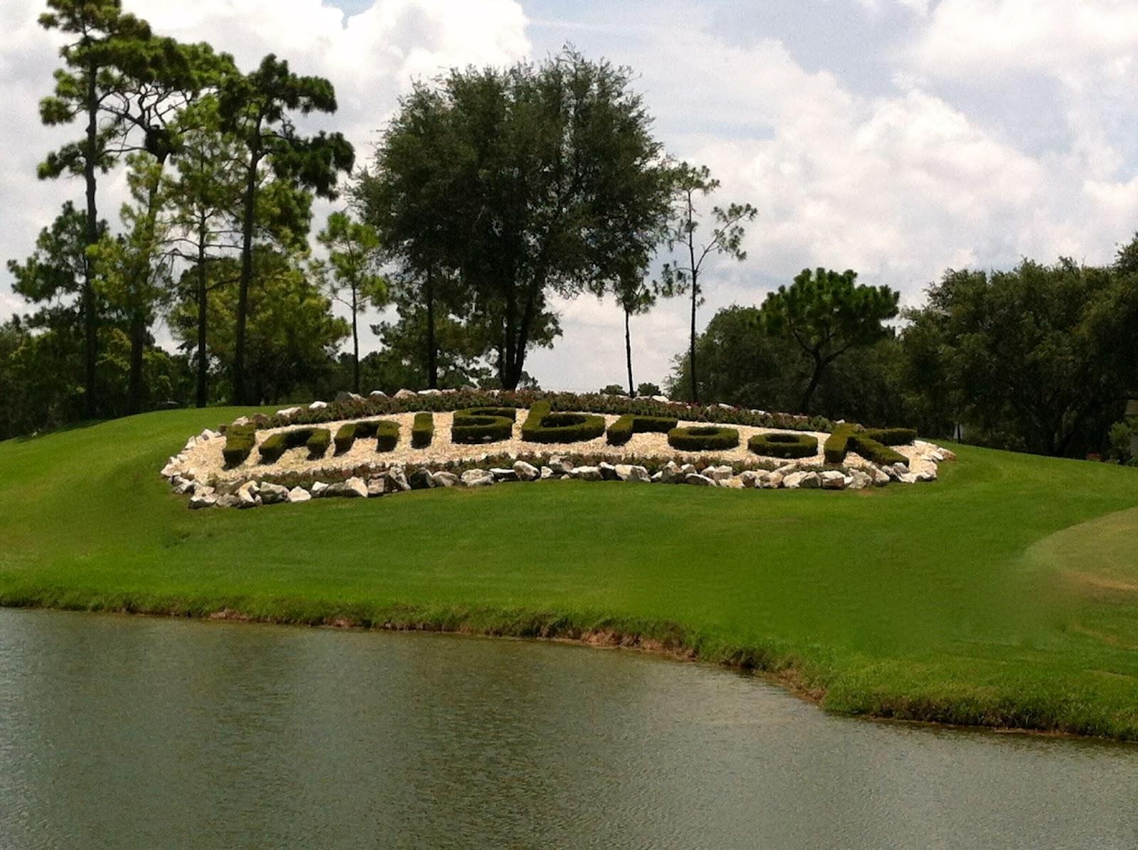Innisbrook name sculptured into a bush on the course