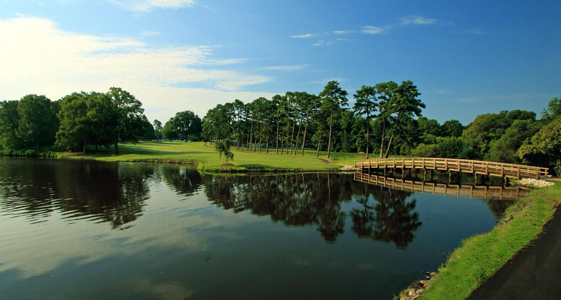 A large water hazard in the centre of the course