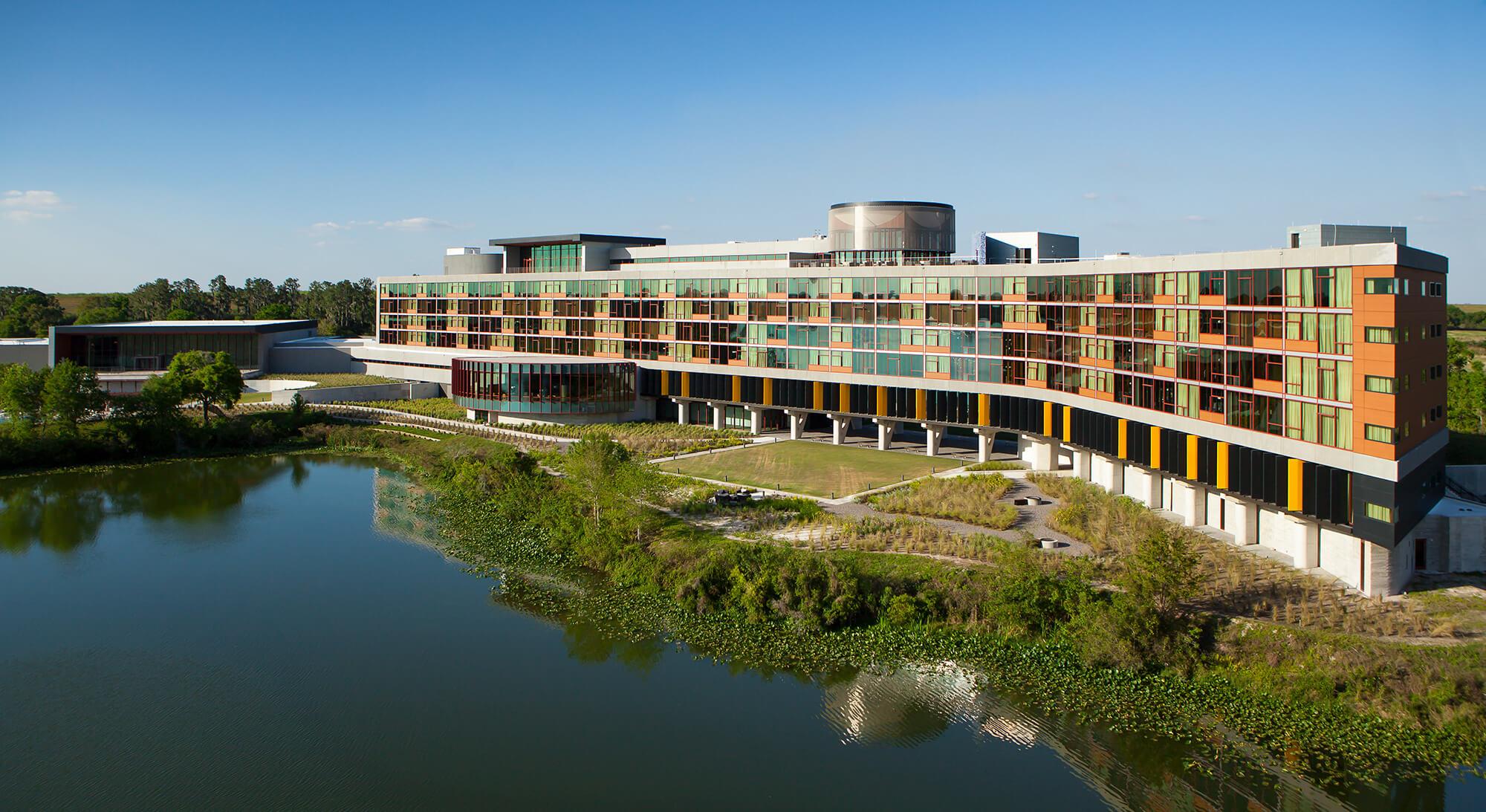 Exterior panoramic view of the Streamsong Resort building