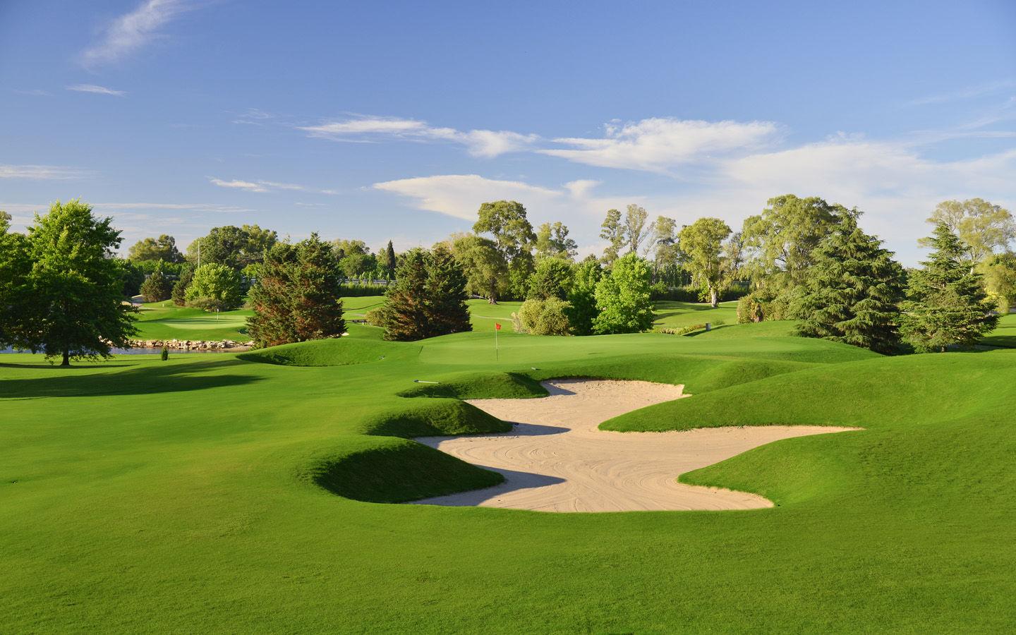 Large bunker in front of an undulating green