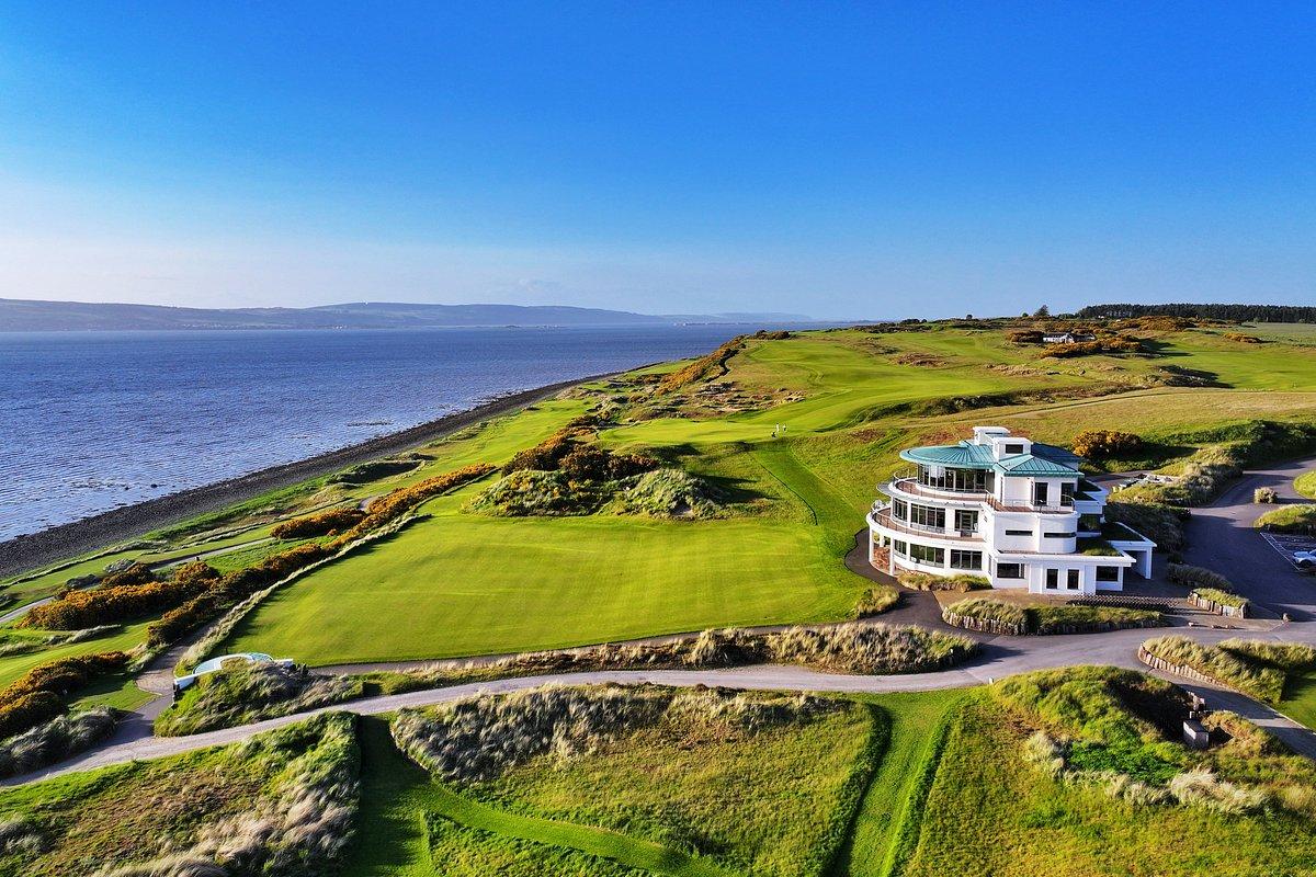 Overhead shot of the modern clubhouse neighbouring the green at the course