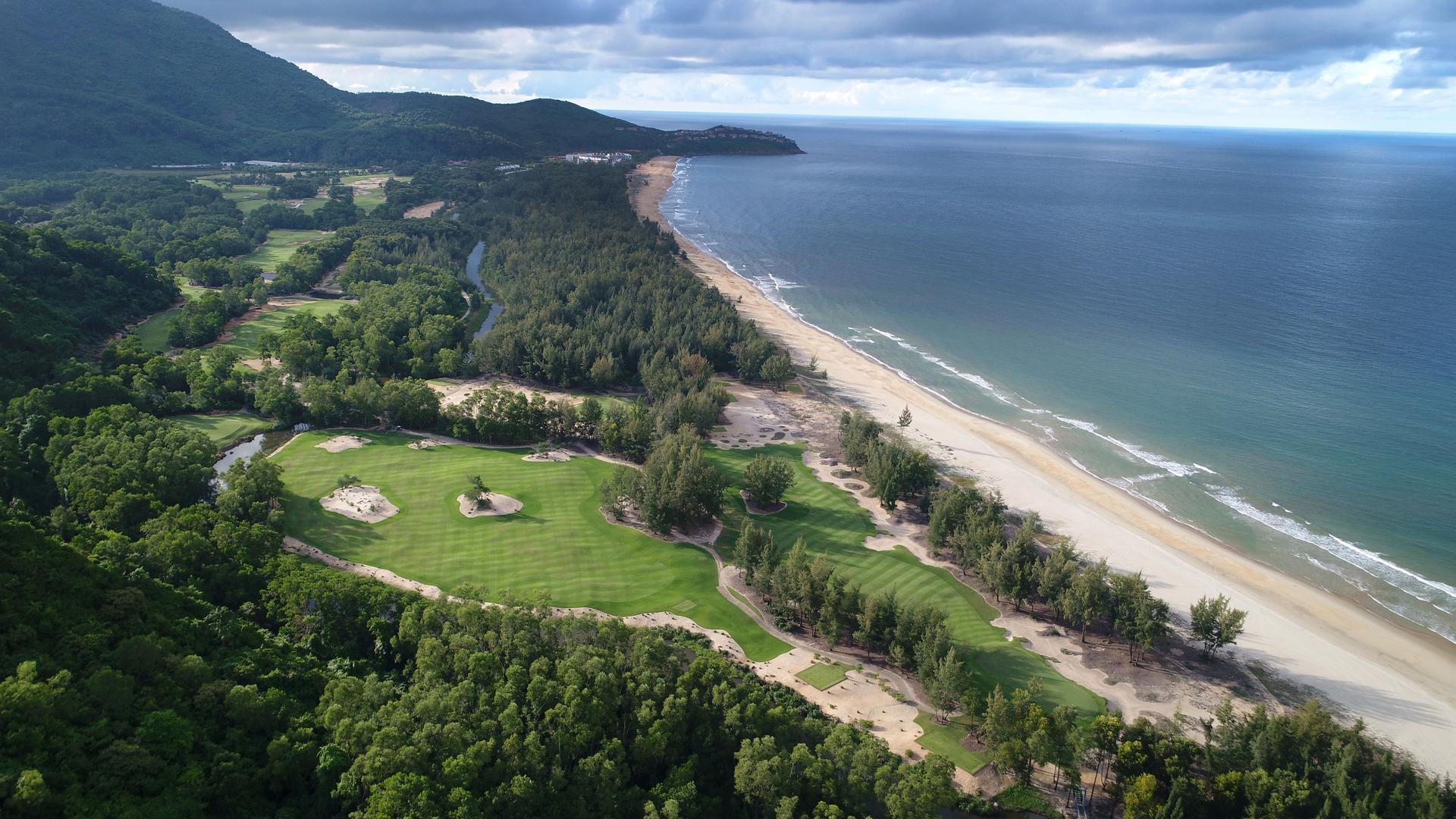 Overhead view of Hoiana Shores Golf Club next to the beach