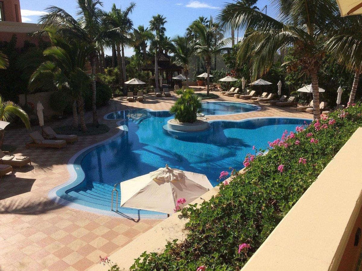 Outdoor swimming pool