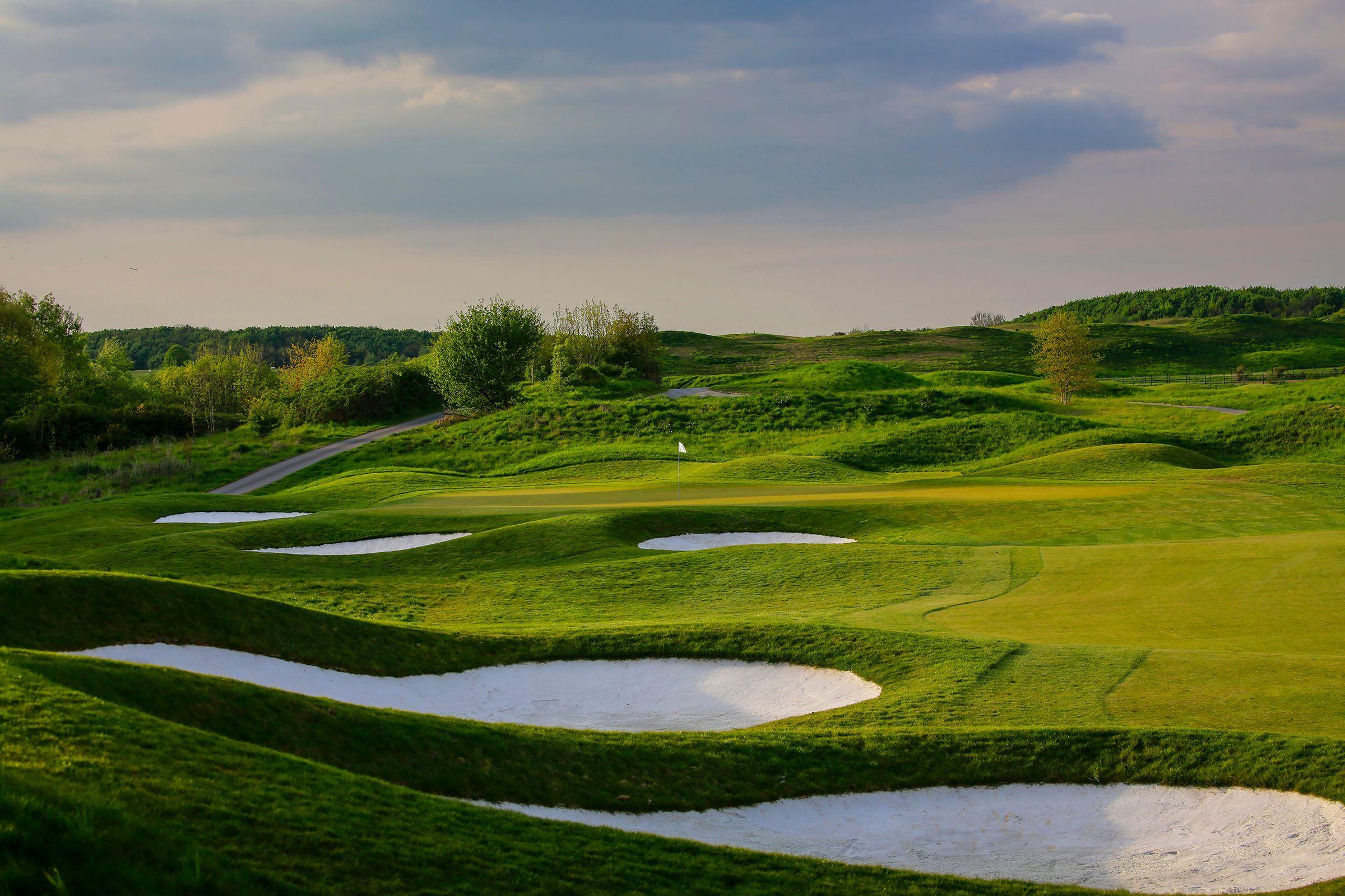 Green with bunkers in front