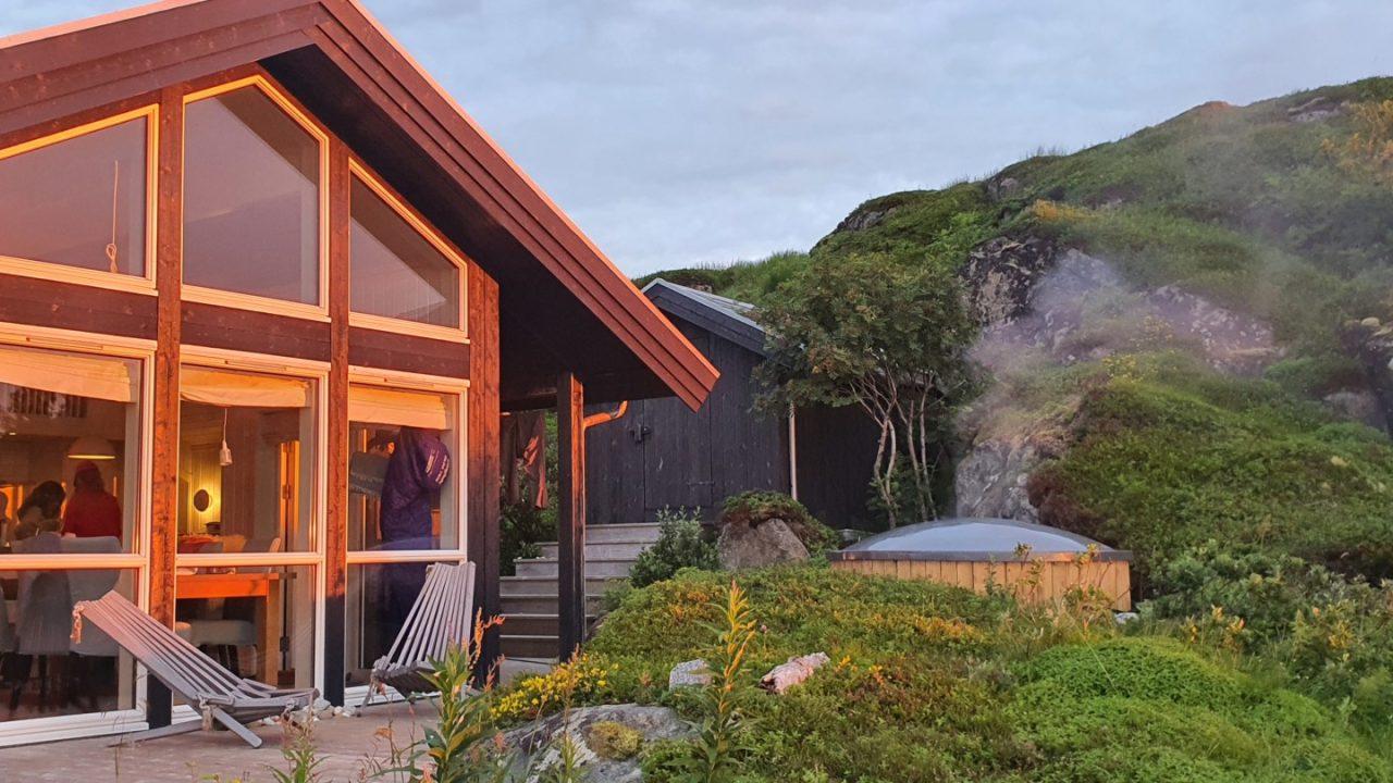 One of the Lofoten Links Lodges with a jacuzzi outside