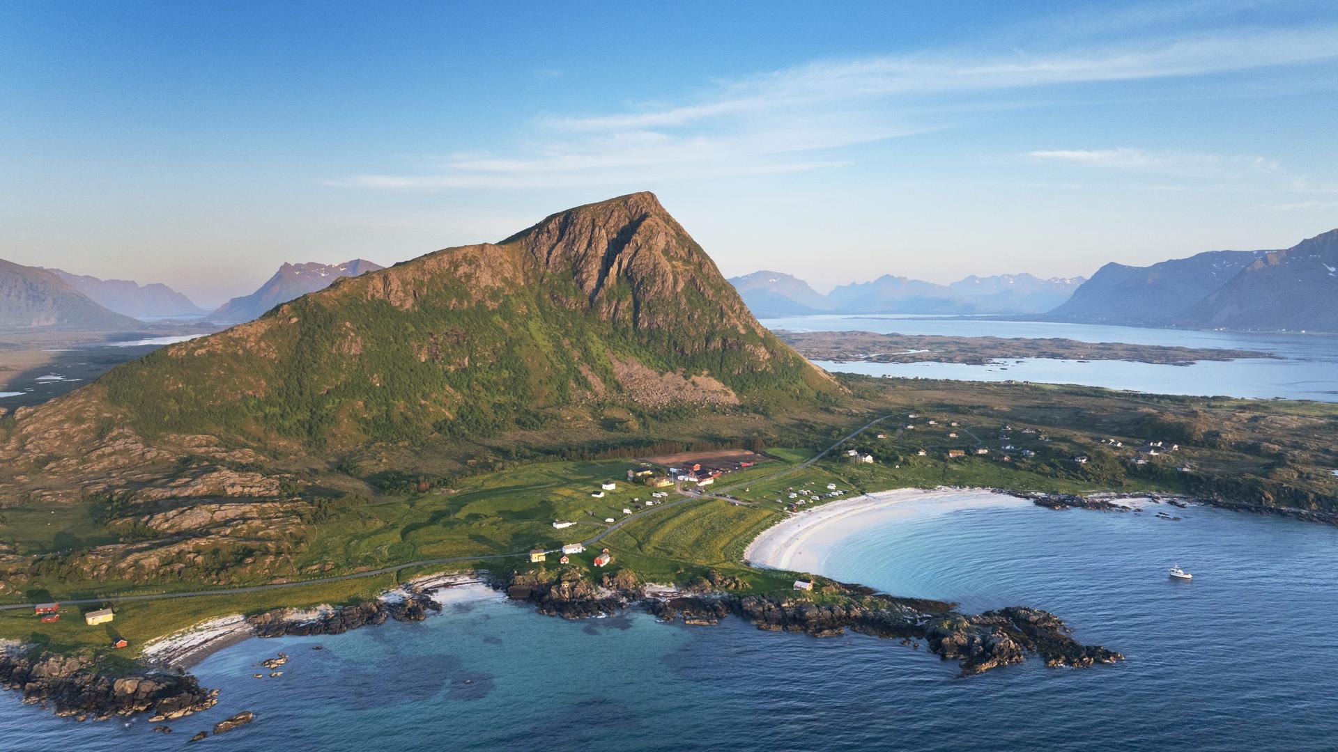 Birdseye view of a mountain towering over the Lofton Links Lodges