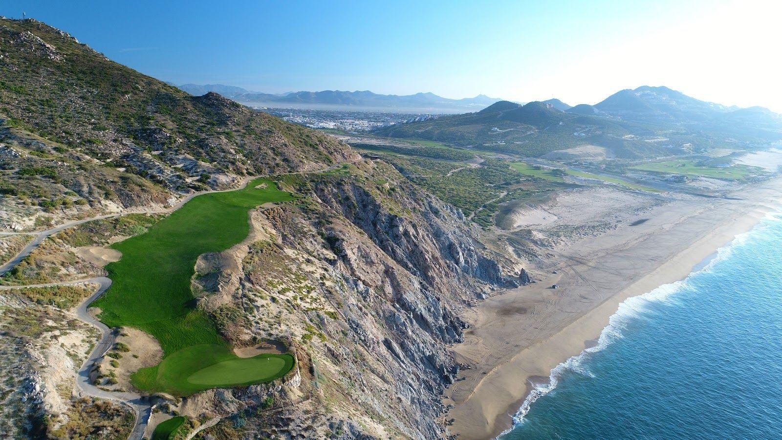 Overhead view of the Quivira Golf Club placed on a hill side
