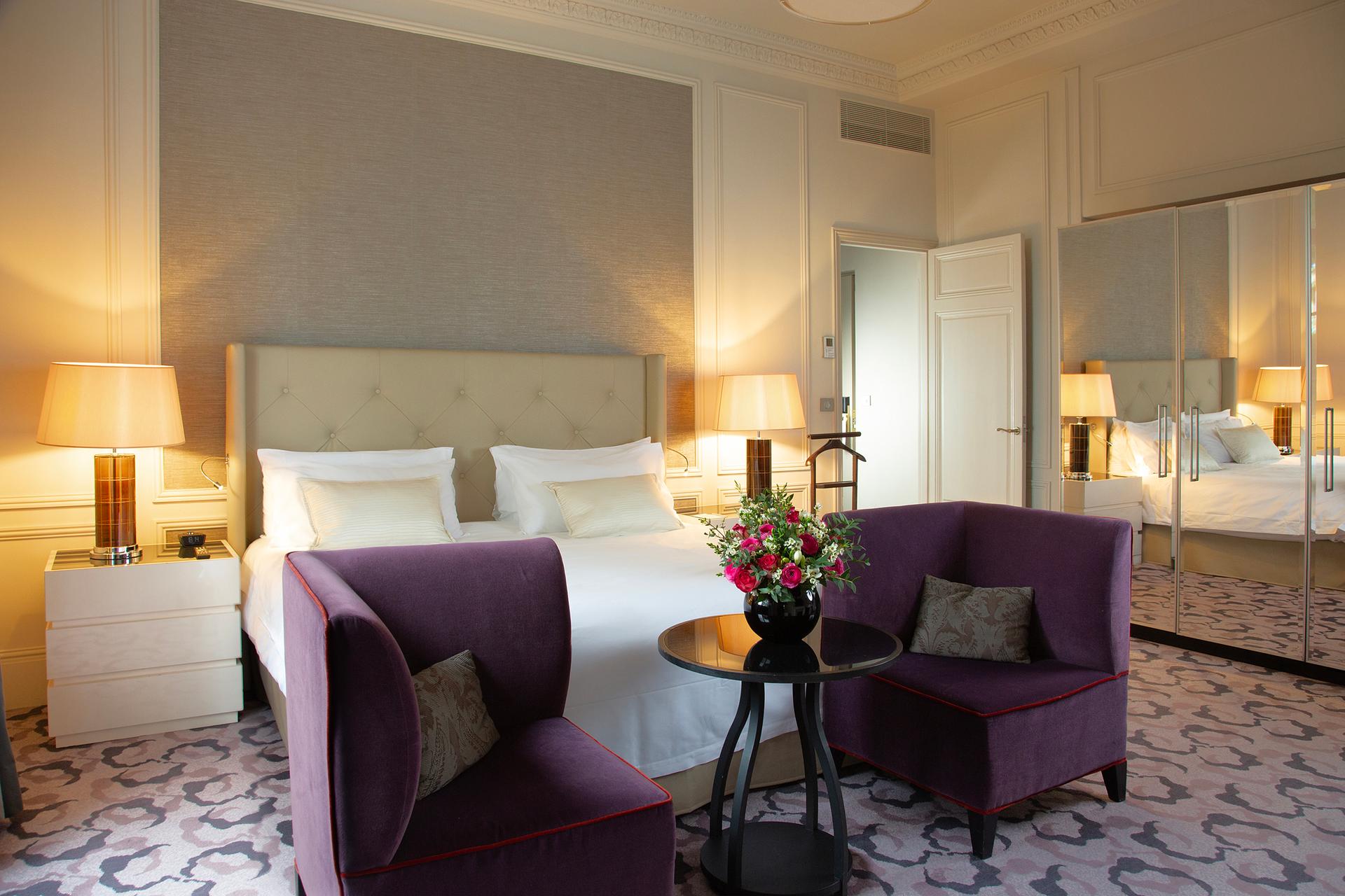 Double bed and lounge area