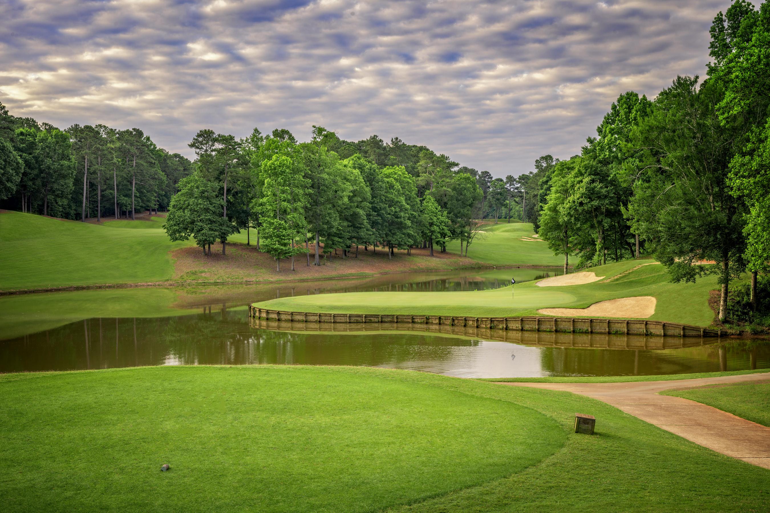 Cobbleston Park Golf Club with a green surrounded by water at the front