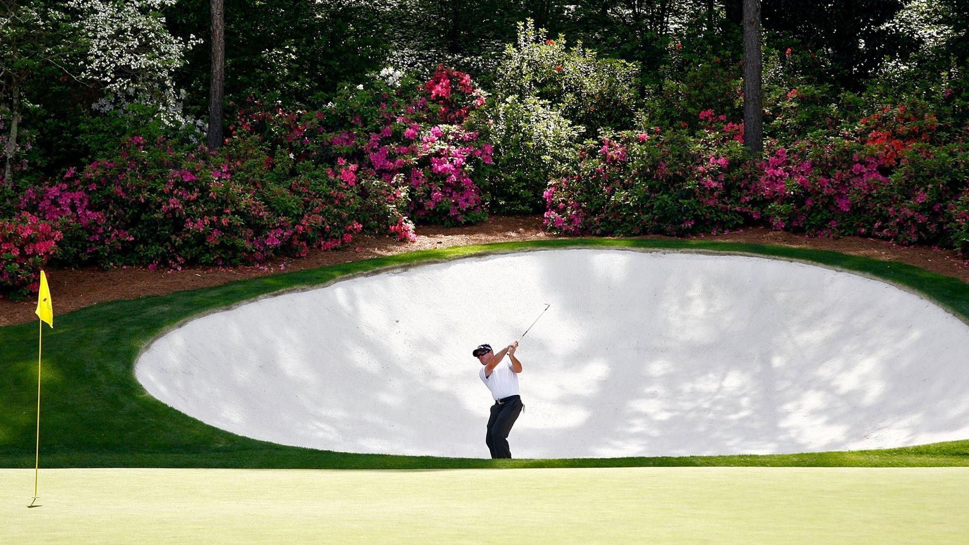 Player playing out of a bunker on to a green
