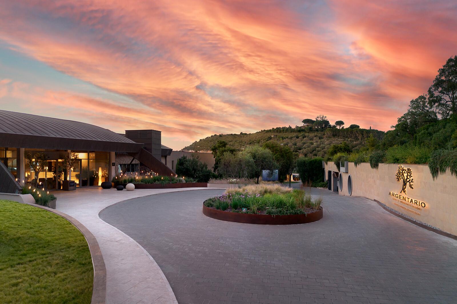 Front entrance to the golf club