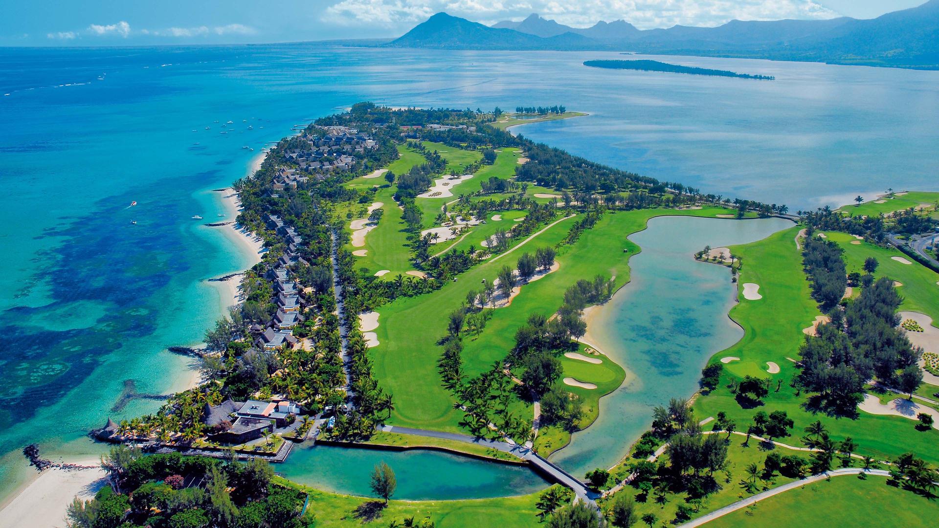 Overhead view of the Paradis Beachcomber Golf Resort & Spa course
