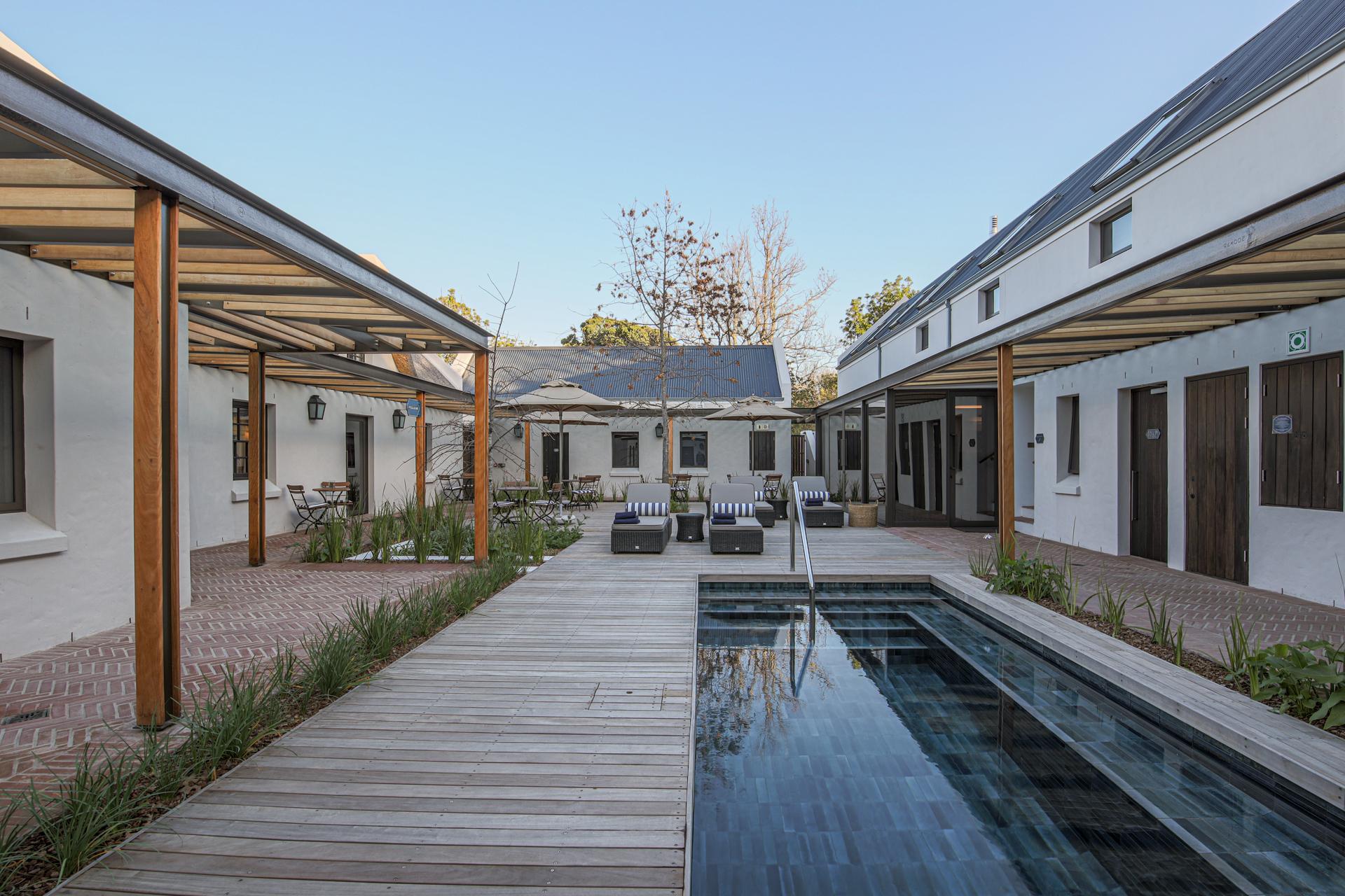 Outdoor pool at Southern Sun de Wagen