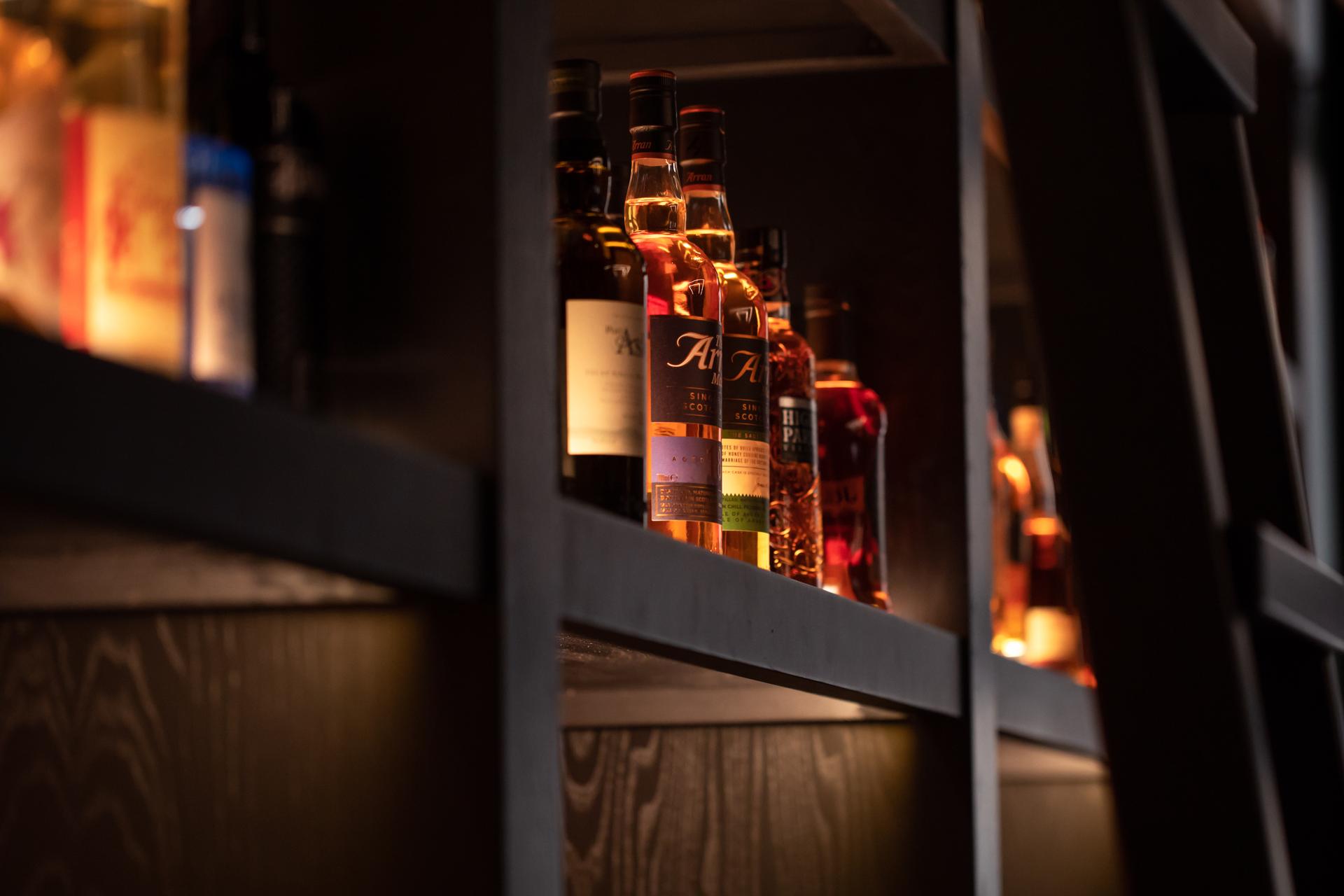 Bar at Sandman Signature Aberdeen Hotel