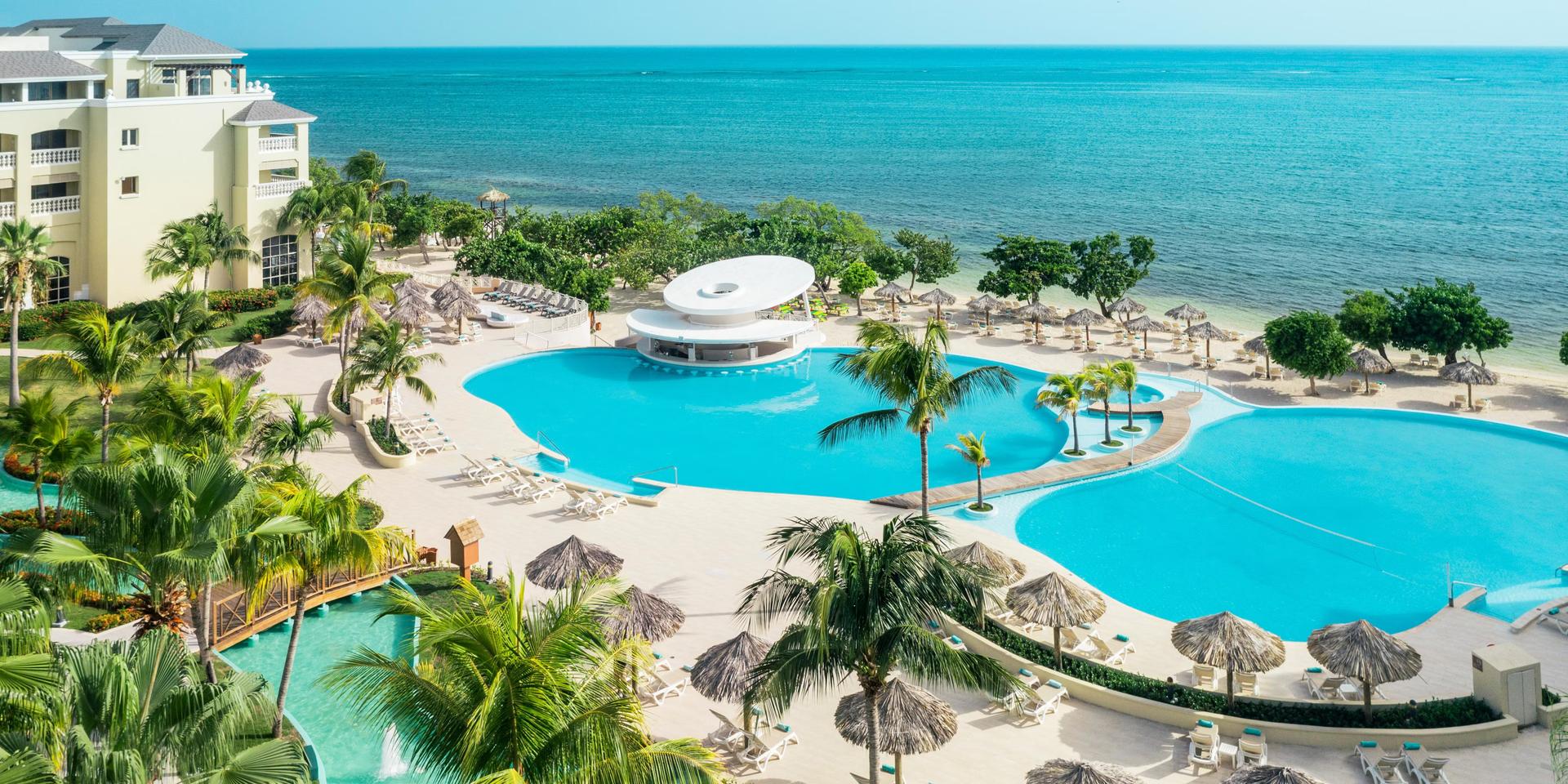 Overhead vie of the outdoor pool at Iberostar Waves Rose Hall Beach