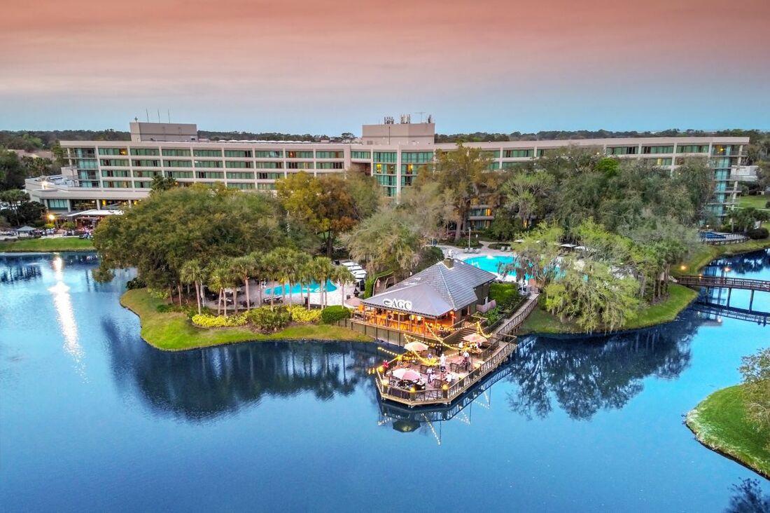 Overhead view of the Sawgrass Marriott Golf & Spa Resort looking over its swimming pool and restaurant