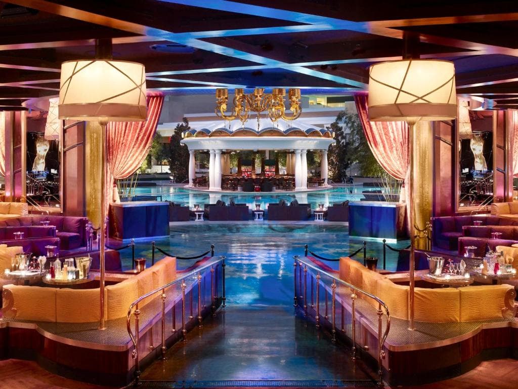 Luxurious swimming pool with club like booths