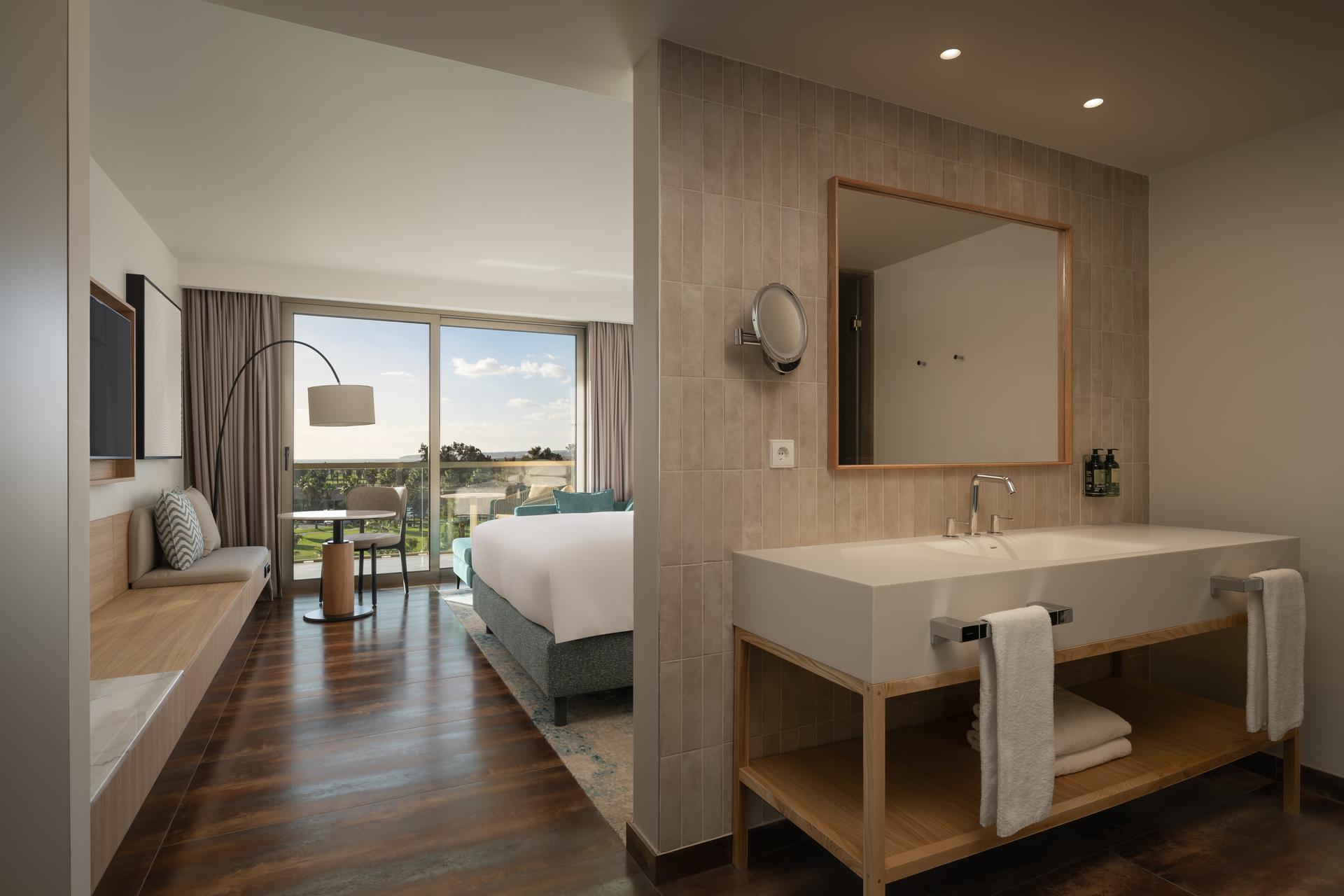 Double room with bathroom and balcony