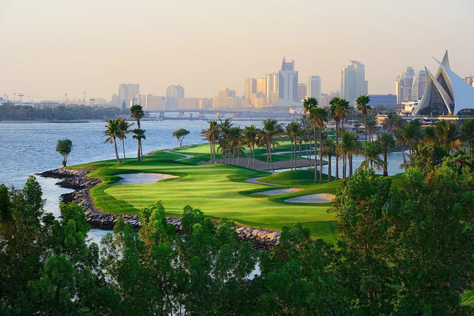 A winding fairway nestled with sand bunkers sandwiched between the coast and a water hazard