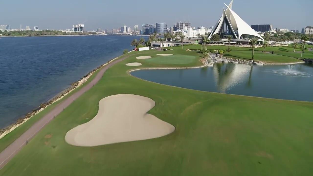 A large water hazard with a centralised fountain surrounded by sand bunkers