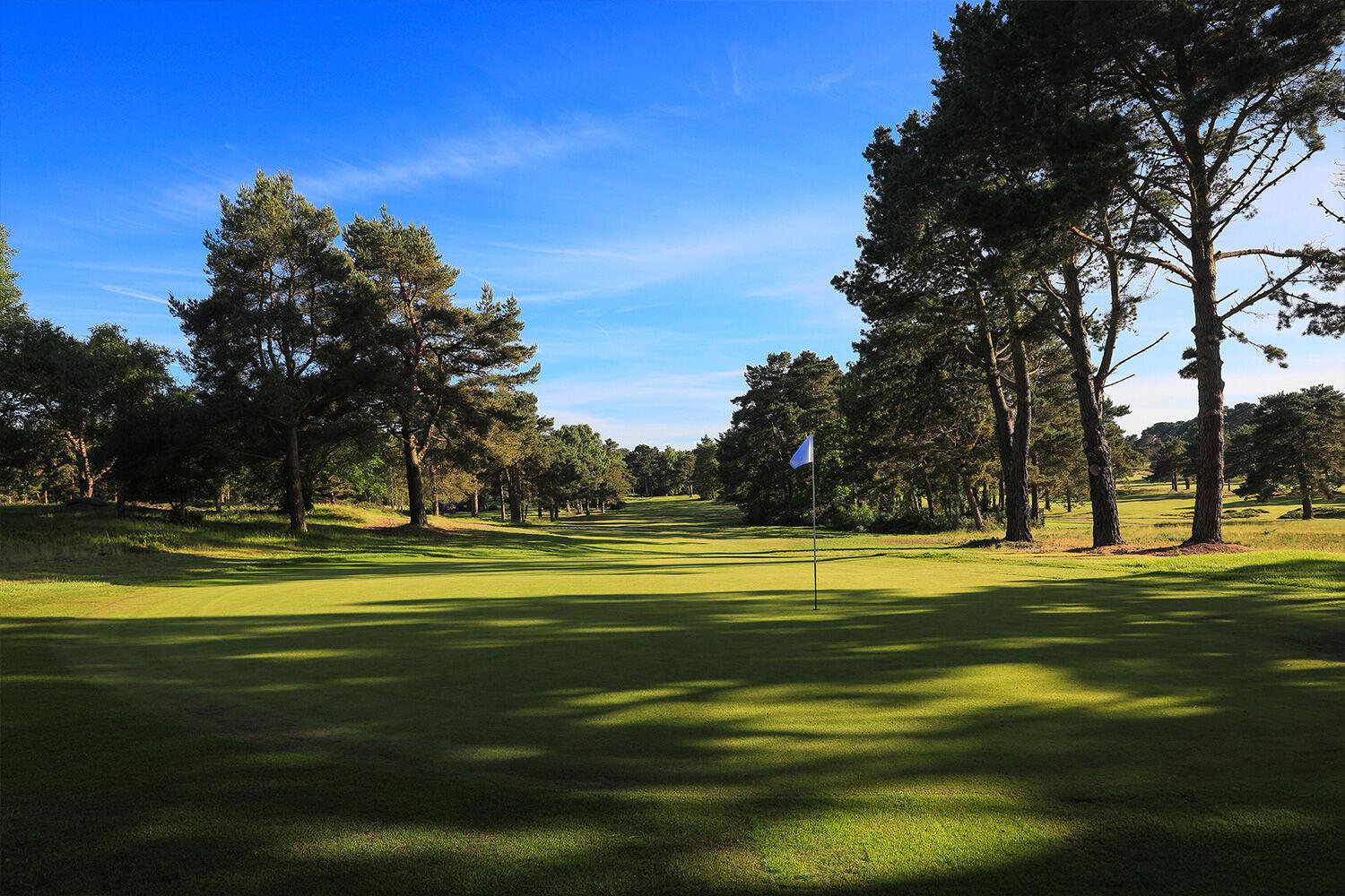 Straight wide fairway leading to a smooth green