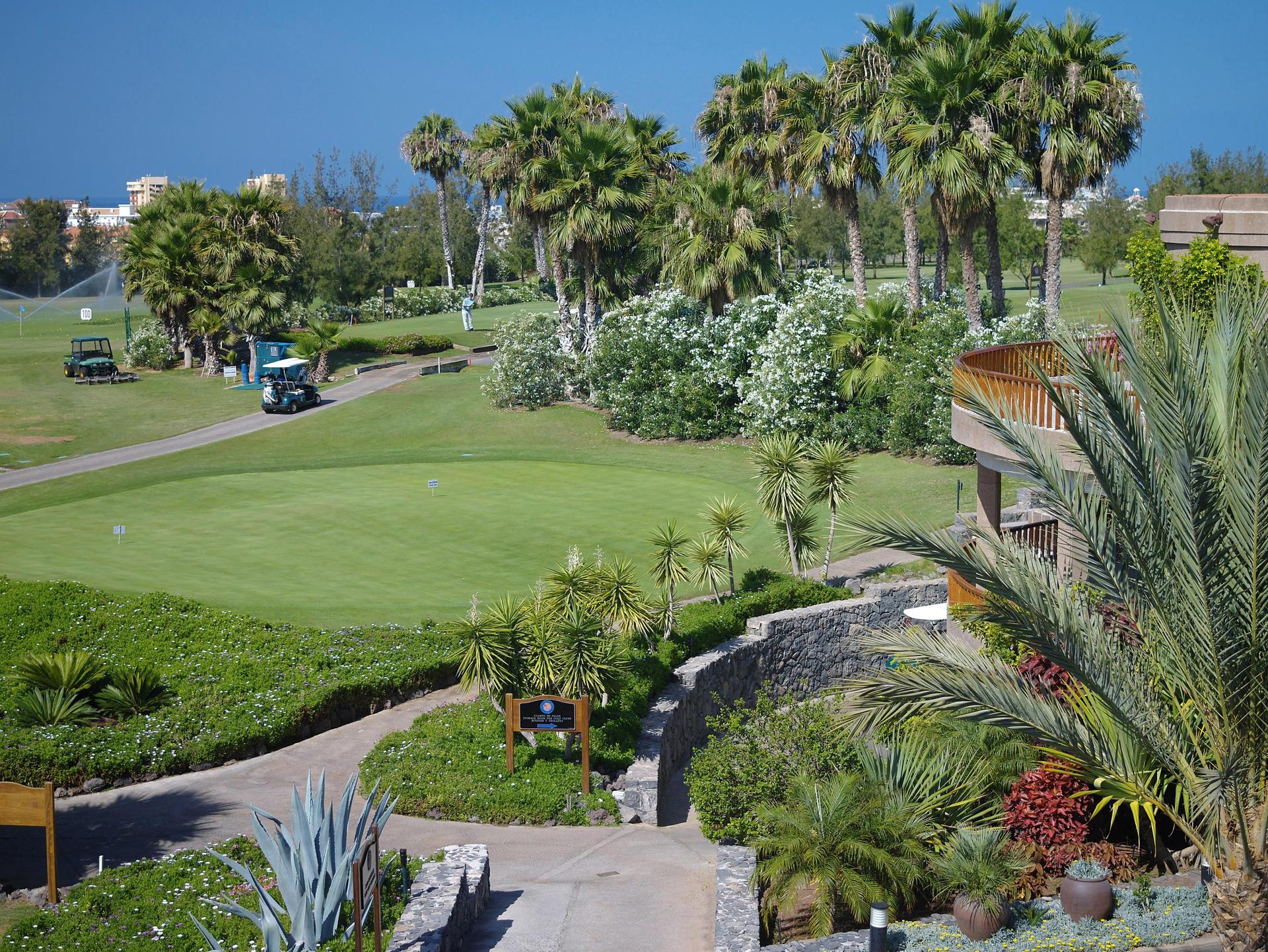 Putting green at Golf Las Americas